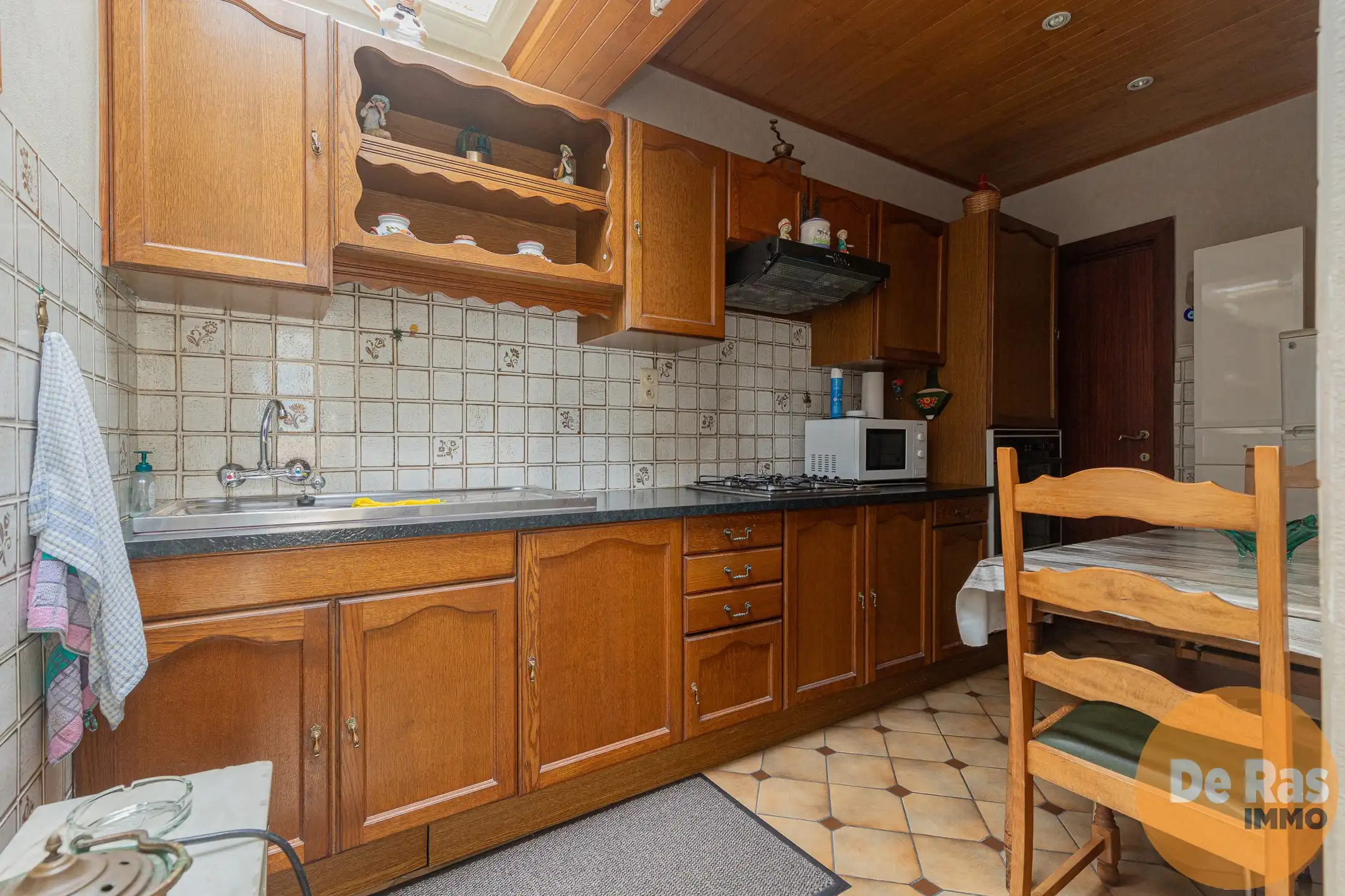 LEDE- Stevige halfopen bebouwing pal in centrum! foto 8