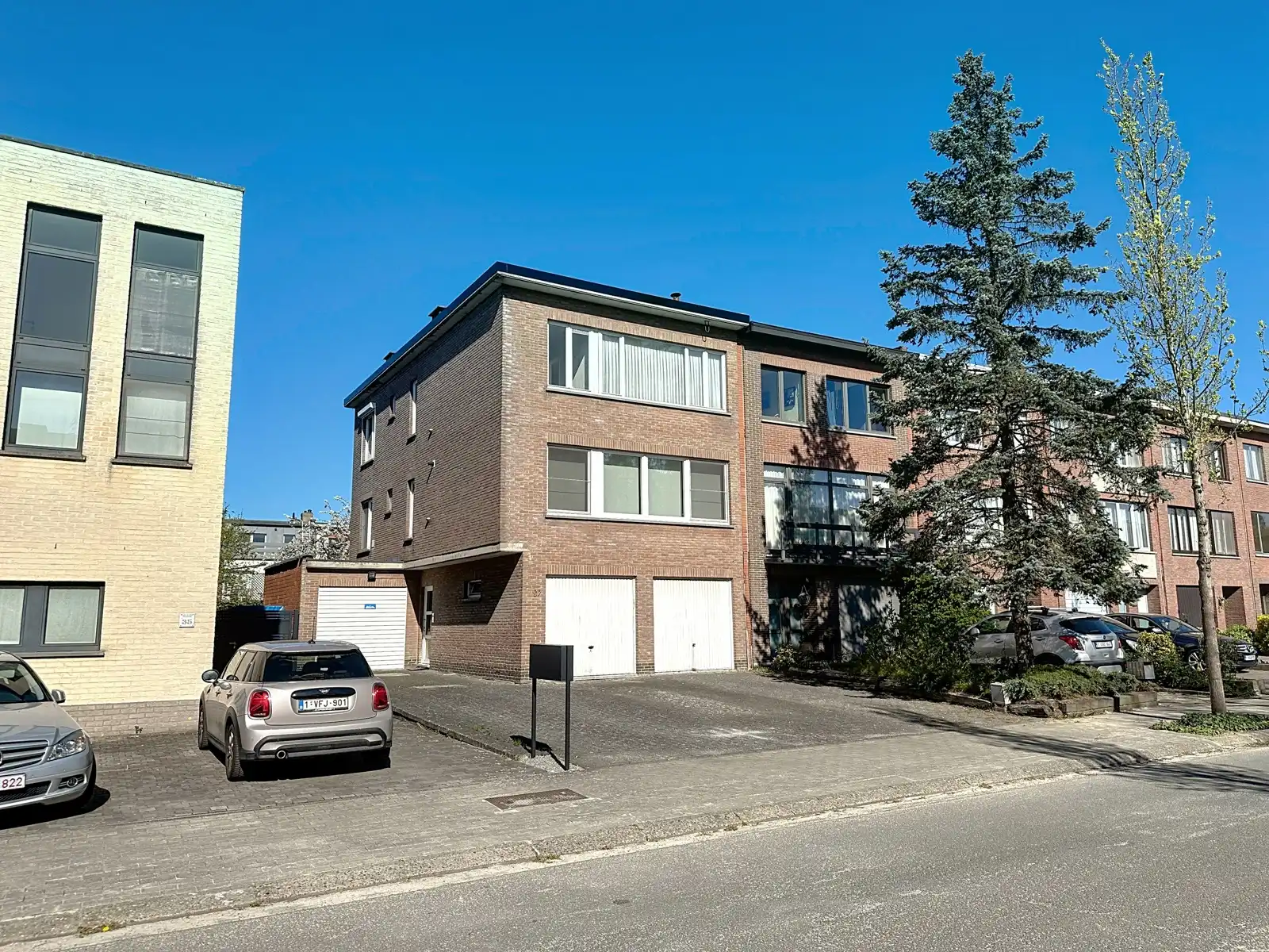 Centraal gelegen appartement met garage en staanplaats foto 8