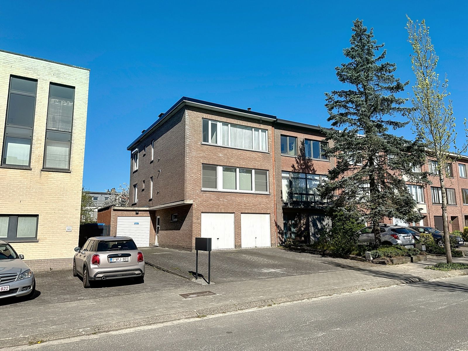 Centraal gelegen appartement met garage en staanplaats foto 8