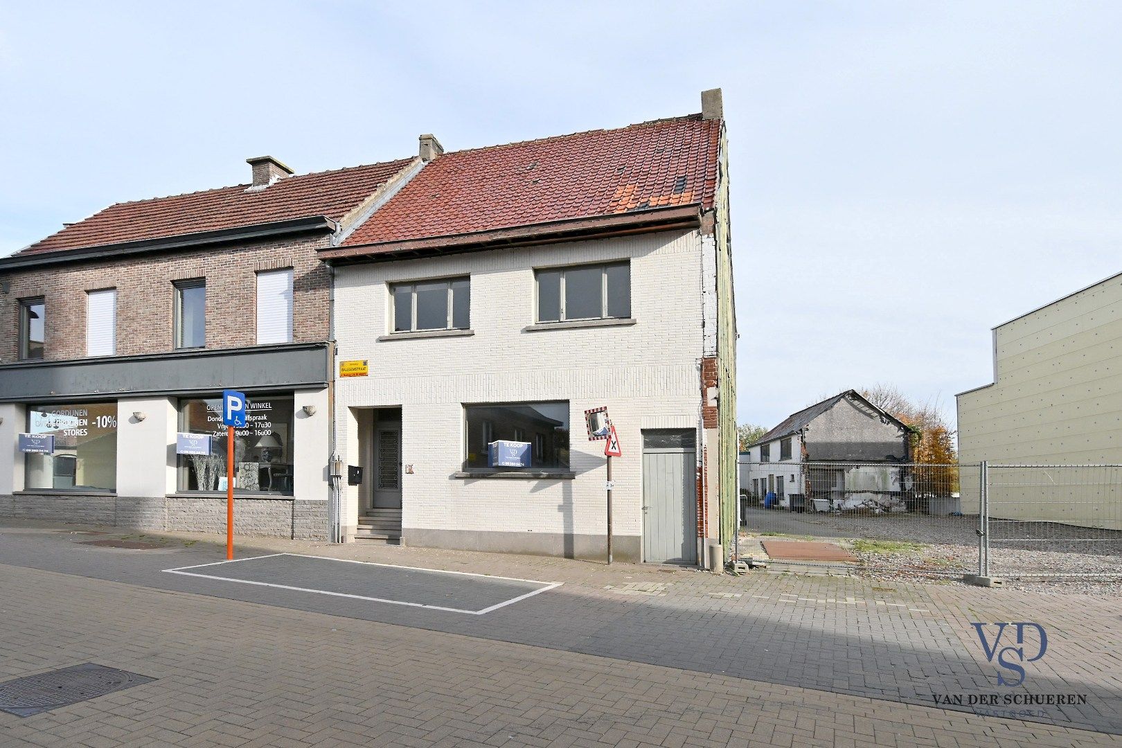 Te renoveren woning in centrum Balegem. foto 38