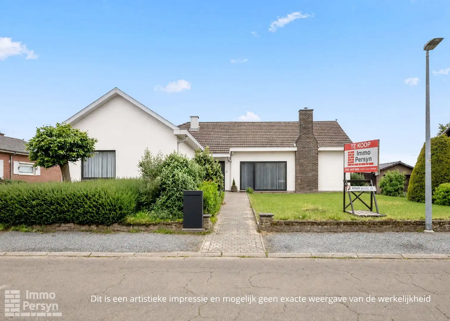 Gelijkvloerse woning met 3 slpk en dubbele garage foto 2