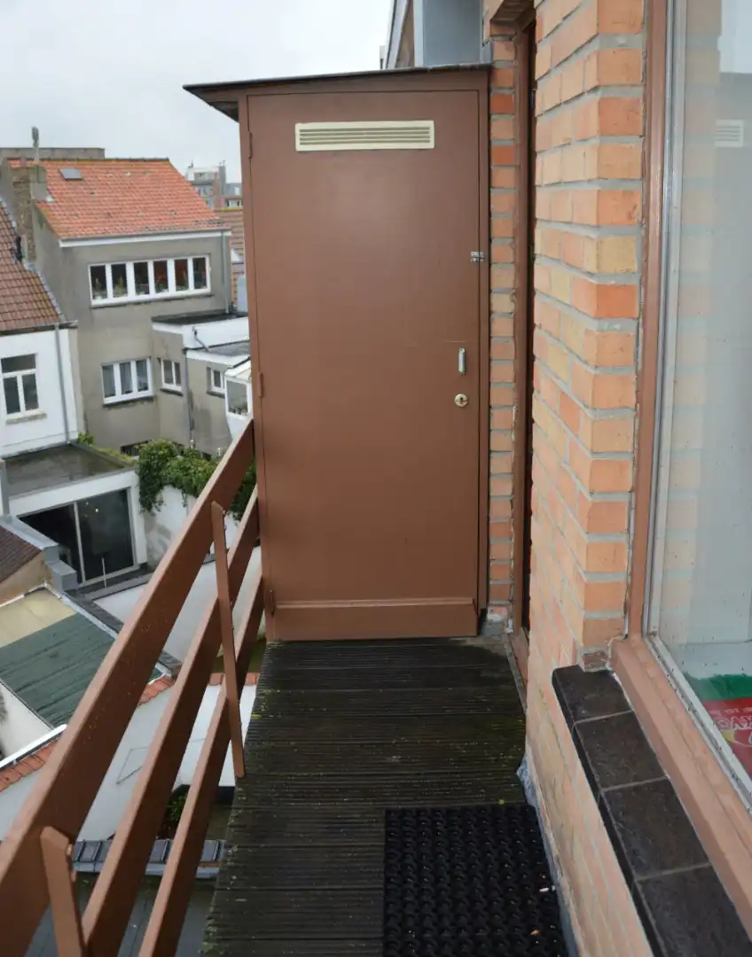 Ongemeubeld lichtrijk appartement met twee slaapkamers foto 13