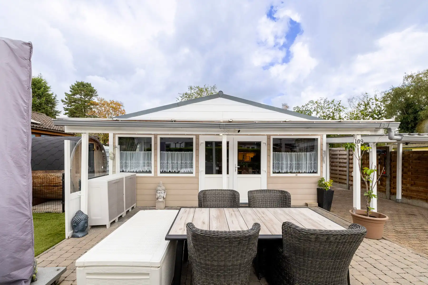 Gerenoveerde chalet op vakantiepark Breebos foto 3