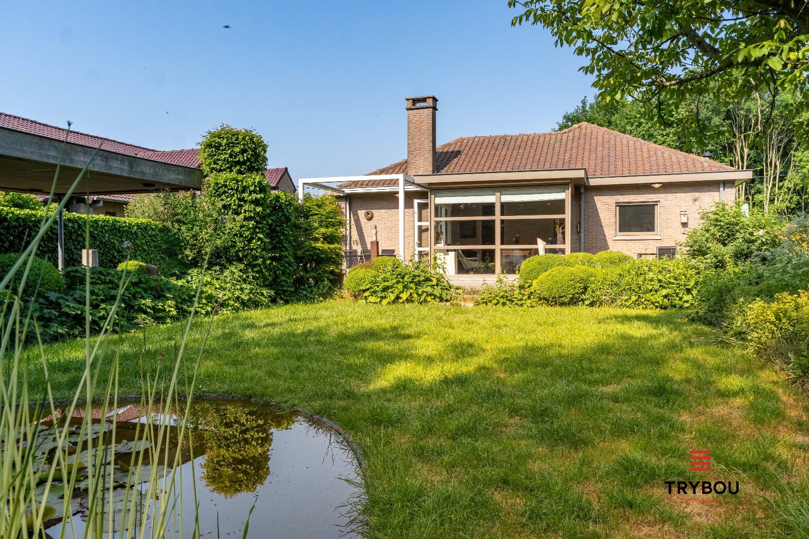 Unieke villa met atelier, aangelegde tuin en artistieke ziel foto 16