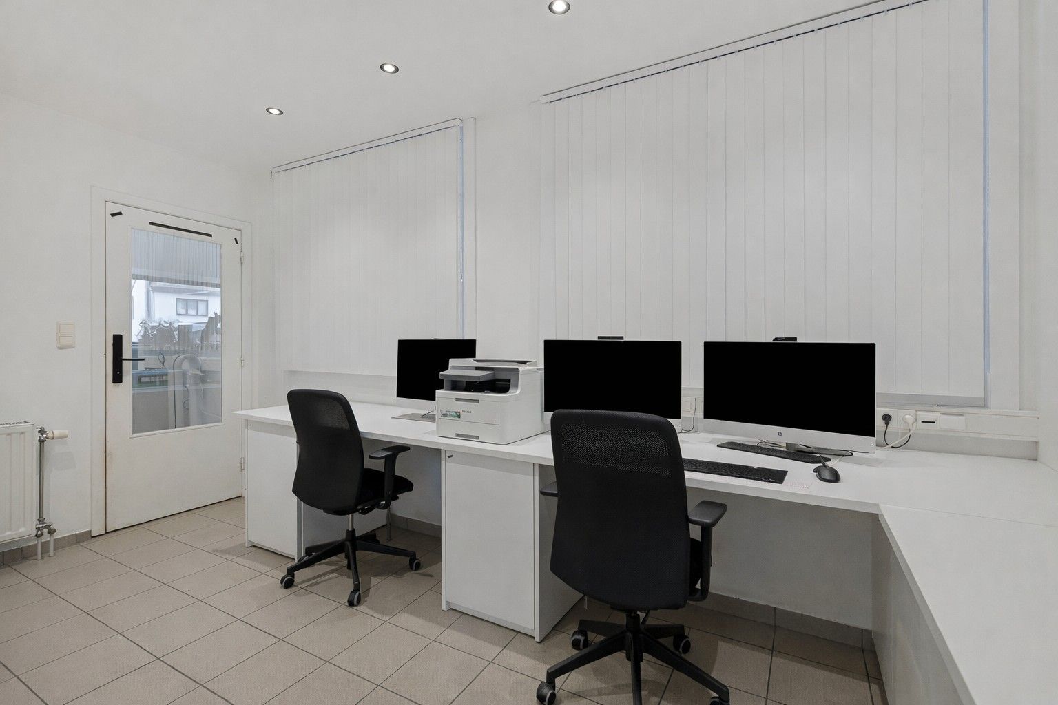 Luxe woning met binnenzwembad en afzonderlijke handelsruimte foto 19