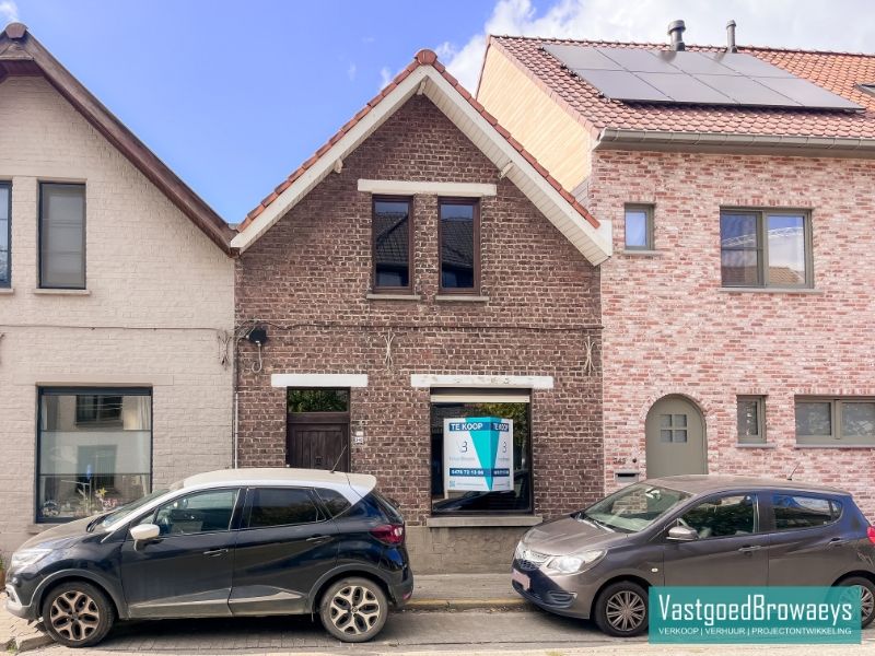 Hoofdfoto van de publicatie: Te renoveren woning met zonrijke tuin nabij het station