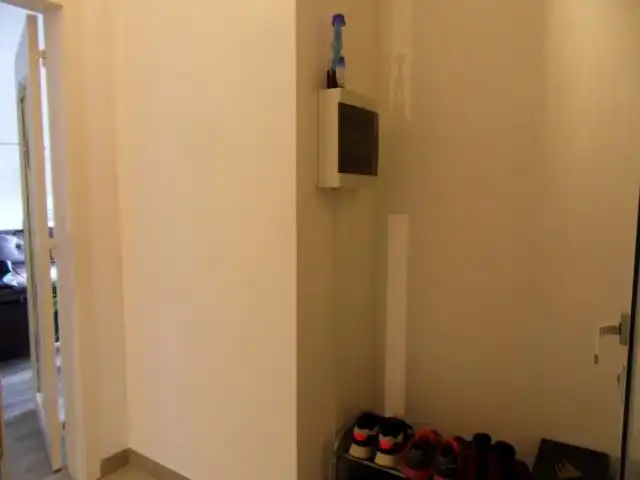 In centrum gelegen APPARTEMENT met 2 slaapkamers, mooie living, ruime kelder foto 6