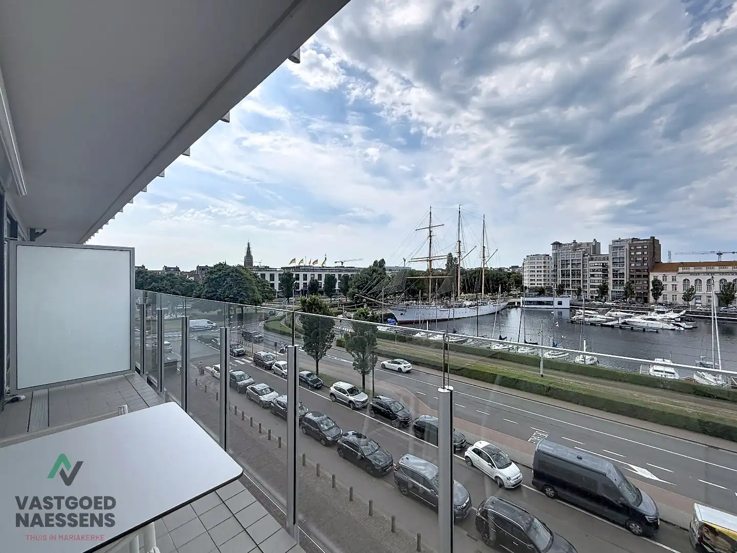 SCHITTEREND VERNIEUWD 2 SLPK APP MET  TERRAS EN ZICHT OP HAVEN foto 21