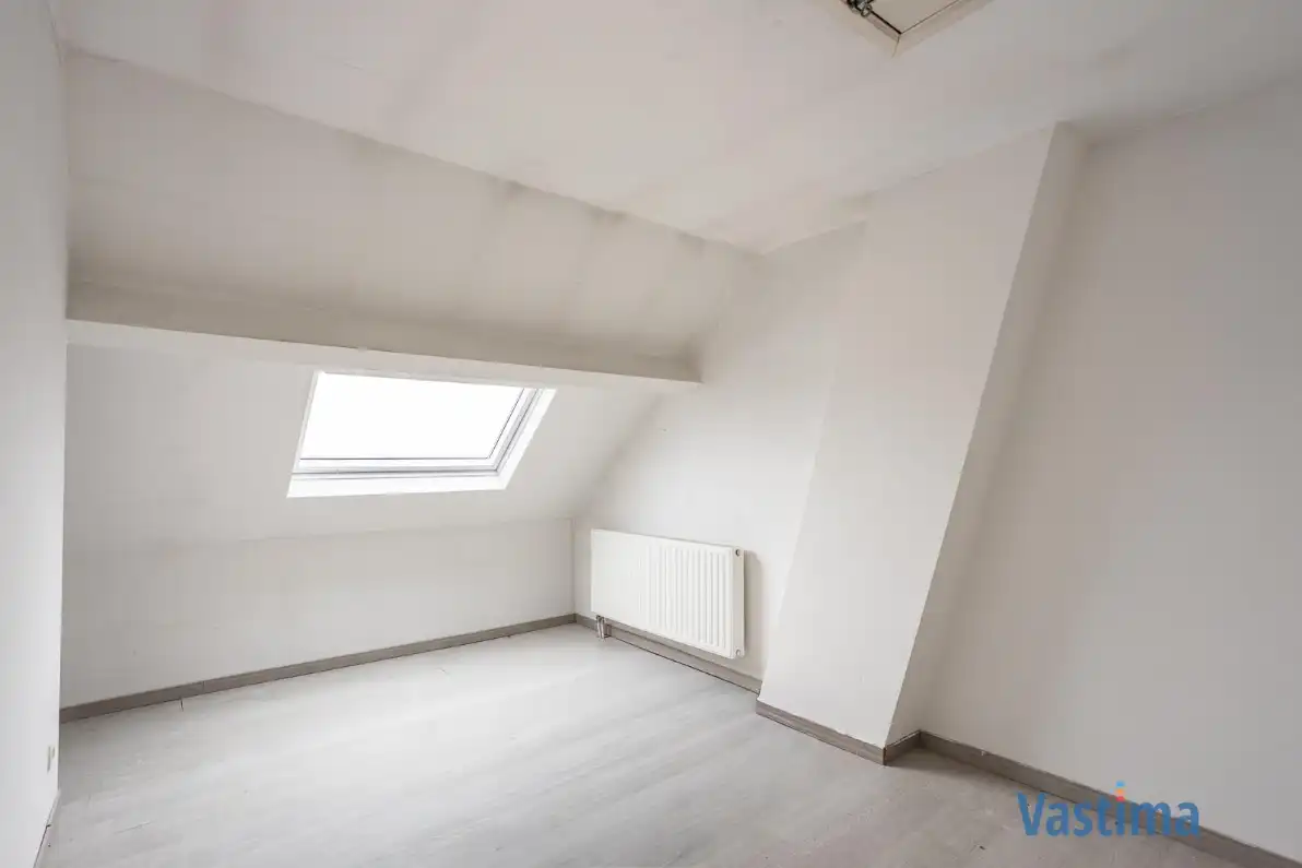 Deels gerenoveerde rijwoning met tuin nabij centrum Lebbeke foto 10