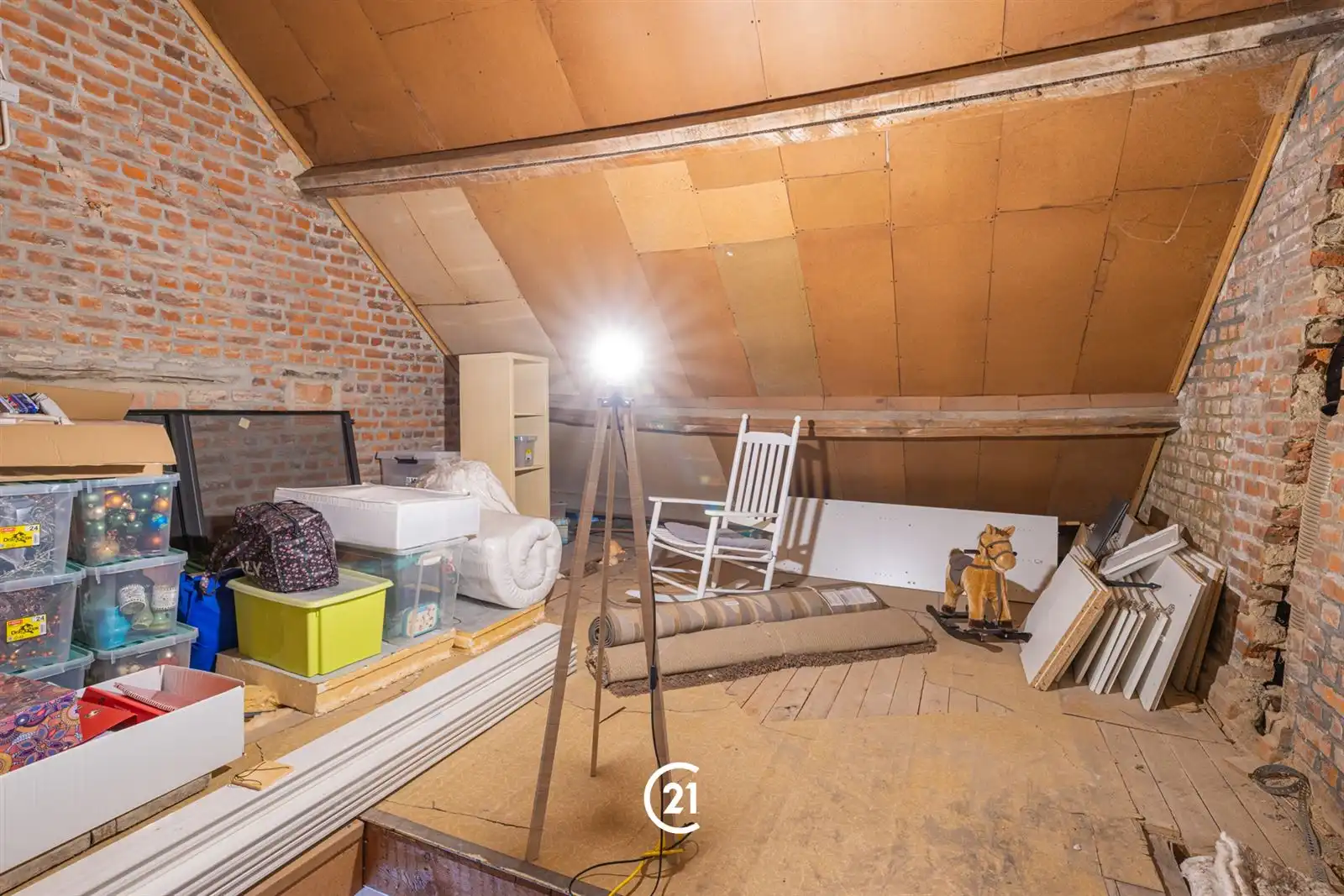 Verder af te werken woning met tuin en parking achteraan foto 28