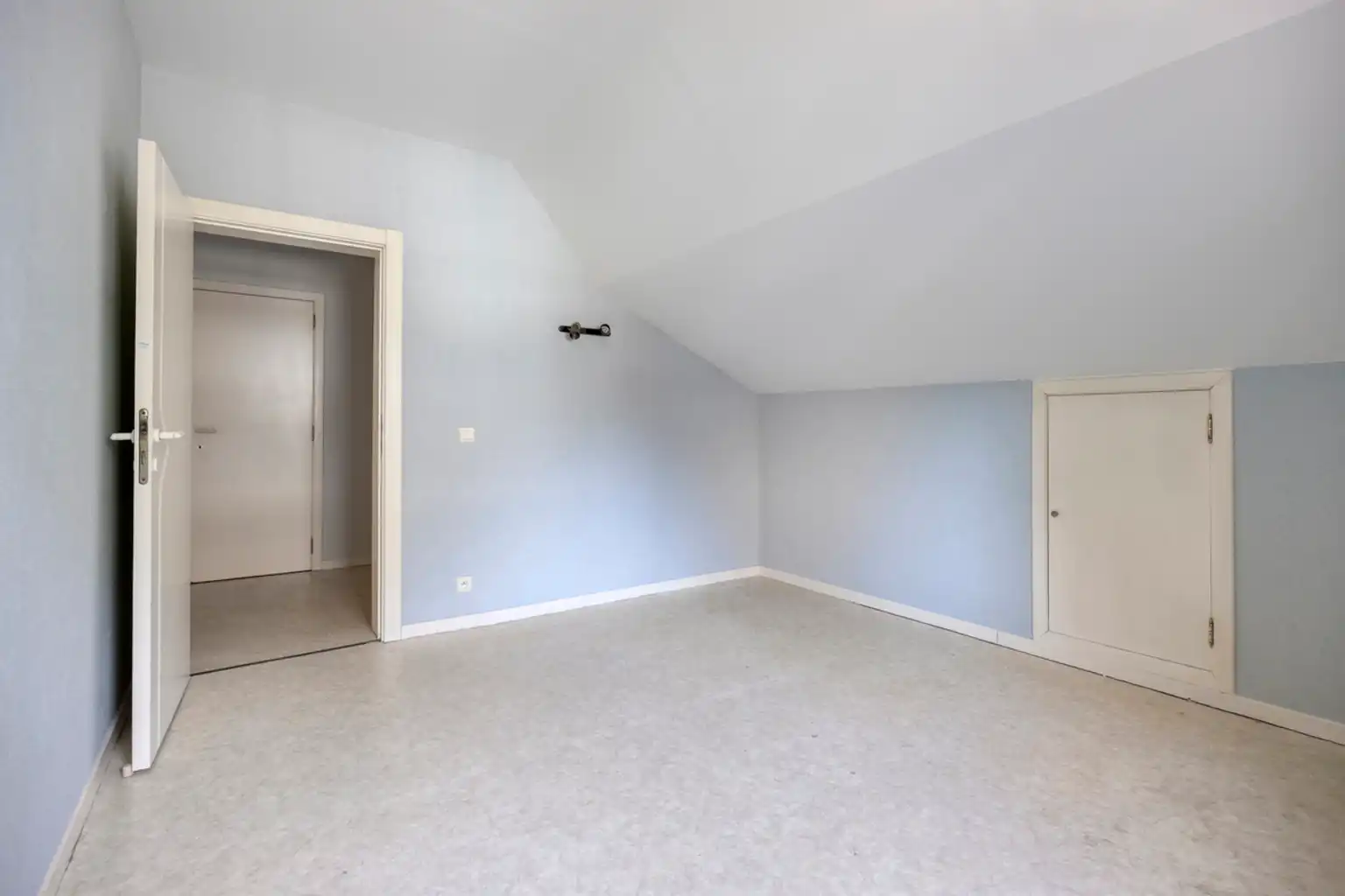 instapklare driegevelwoning voor, ideaal gelegen in Asse foto 16