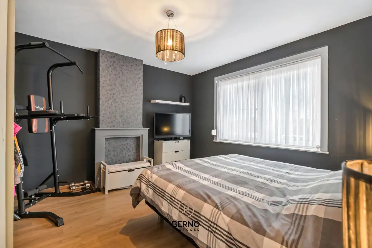 Ruime, gerenoveerde woning met knappe tuin foto 18