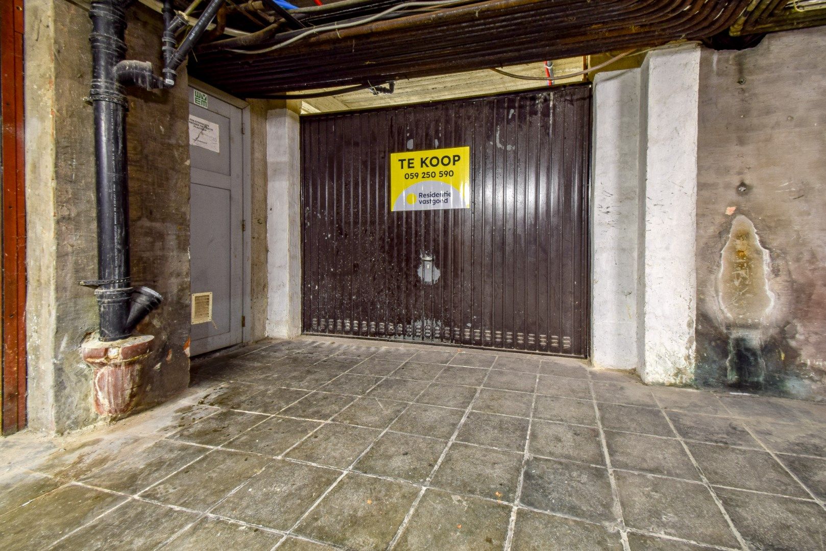 Garagebox vlakbij de zeedijk foto {{pictureIndex}}