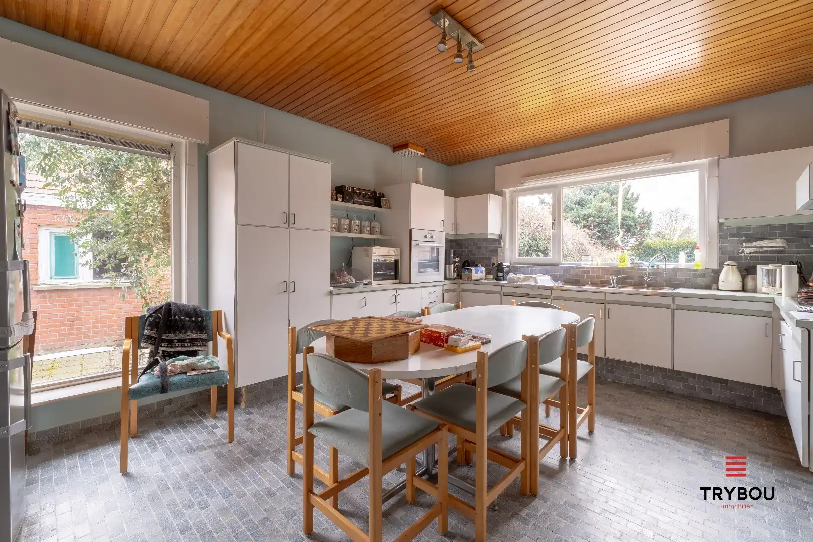 Ruime woning met winkelruimte, loods (optioneel) en garage  foto 6