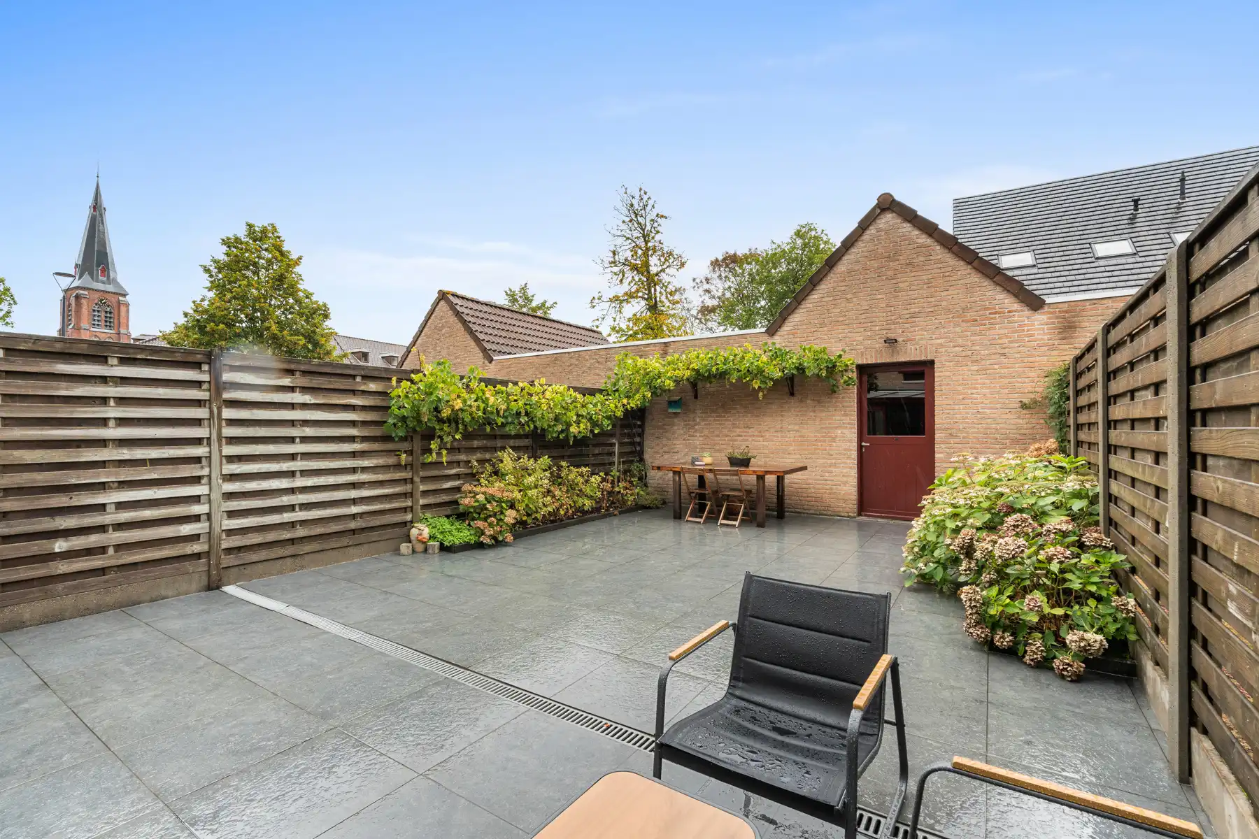 Instapklare, stijlvol gerenoveerde woning met 3 slaapkamers en dubbele garage in hartje Meulebeke foto 9