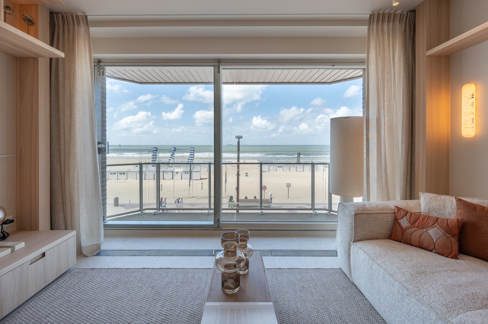Fantastisch gerenoveerd appartement met adembenemend zeezicht op de zeedijk. foto 16