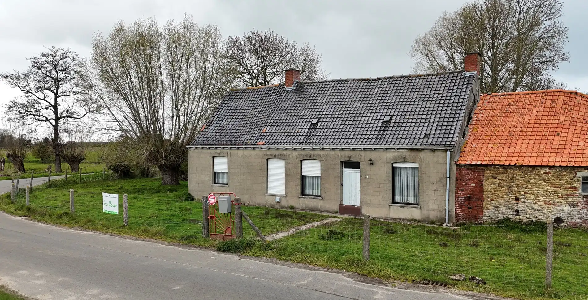 Rustig gelegen alleenstaande woning met loods en schuur te Kortemark  foto 3