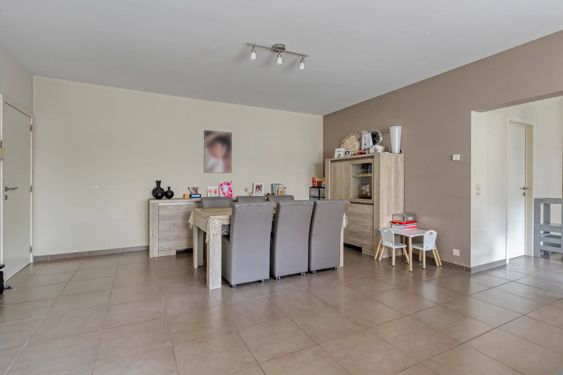 Gelijkvloers appartement met garagebox en ruim terras foto 6