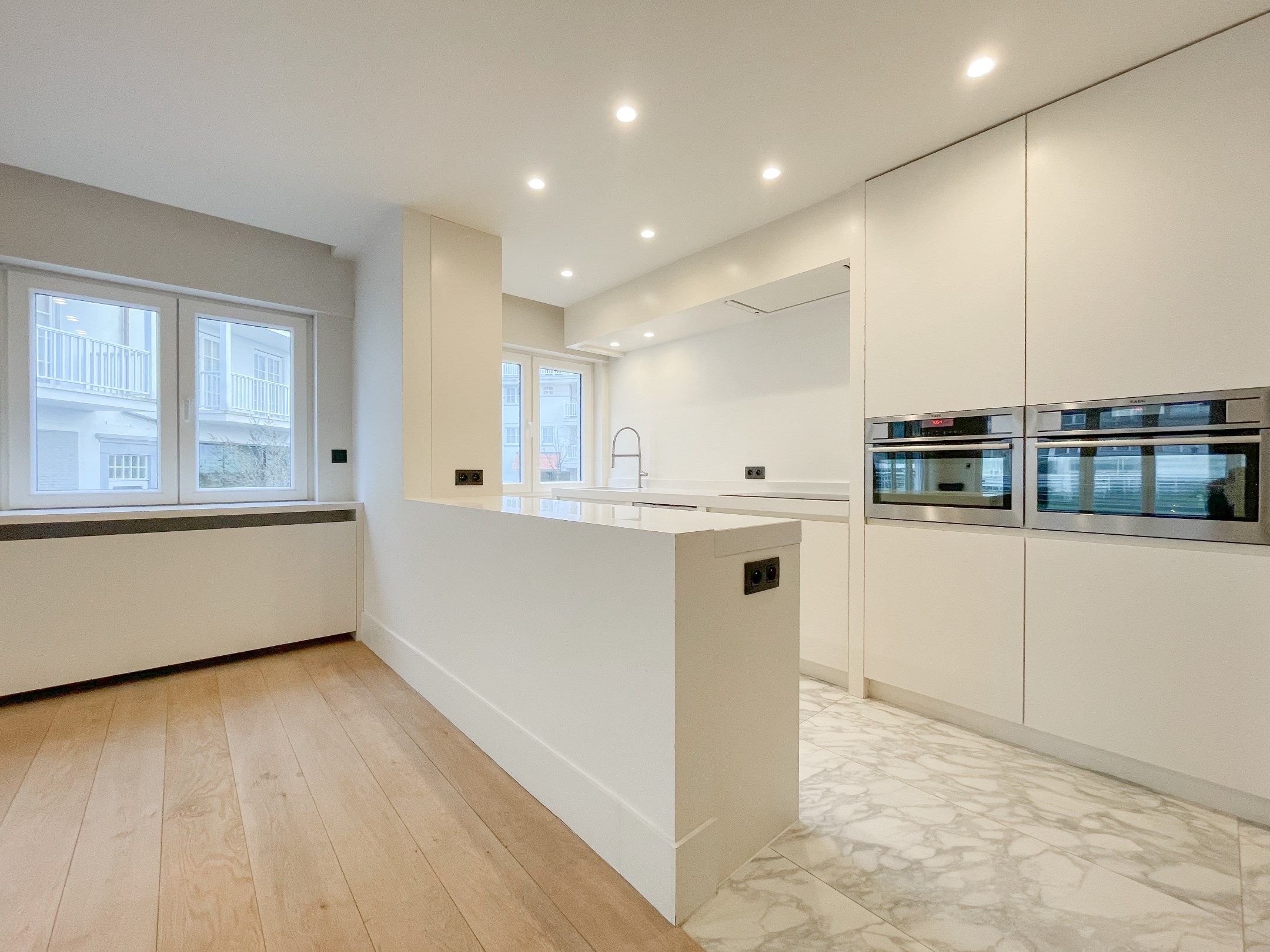 Hoekappartement met een open zicht op de Kustlaan gelegen in een standingvolle villaresidentie. foto 8