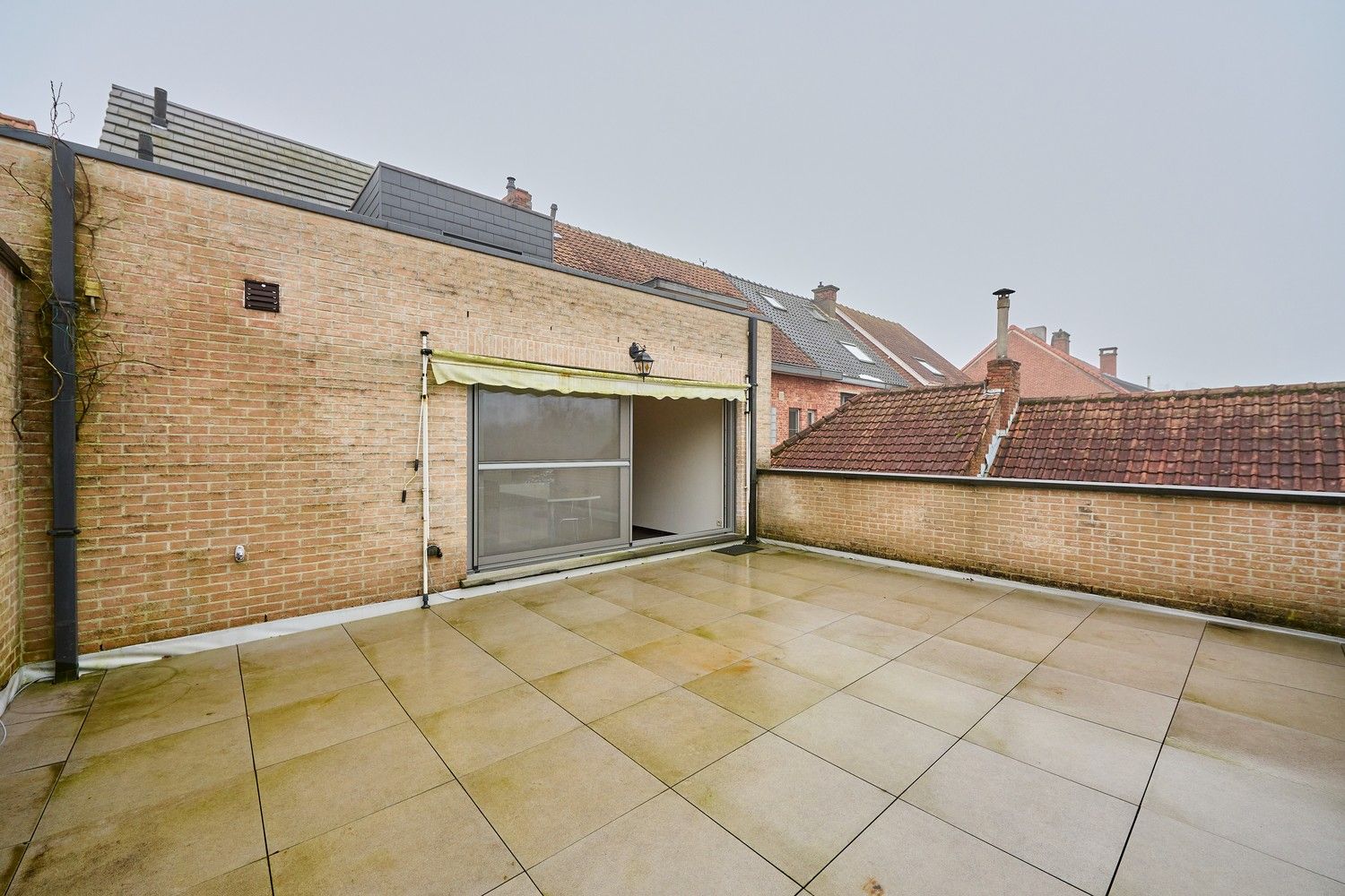 Gunstig gelegen heel ruim, fraai afgewerkte, handelsruimte met afzonderlijk toegankelijke woonstgelegenheid (triplex appartement) foto 22