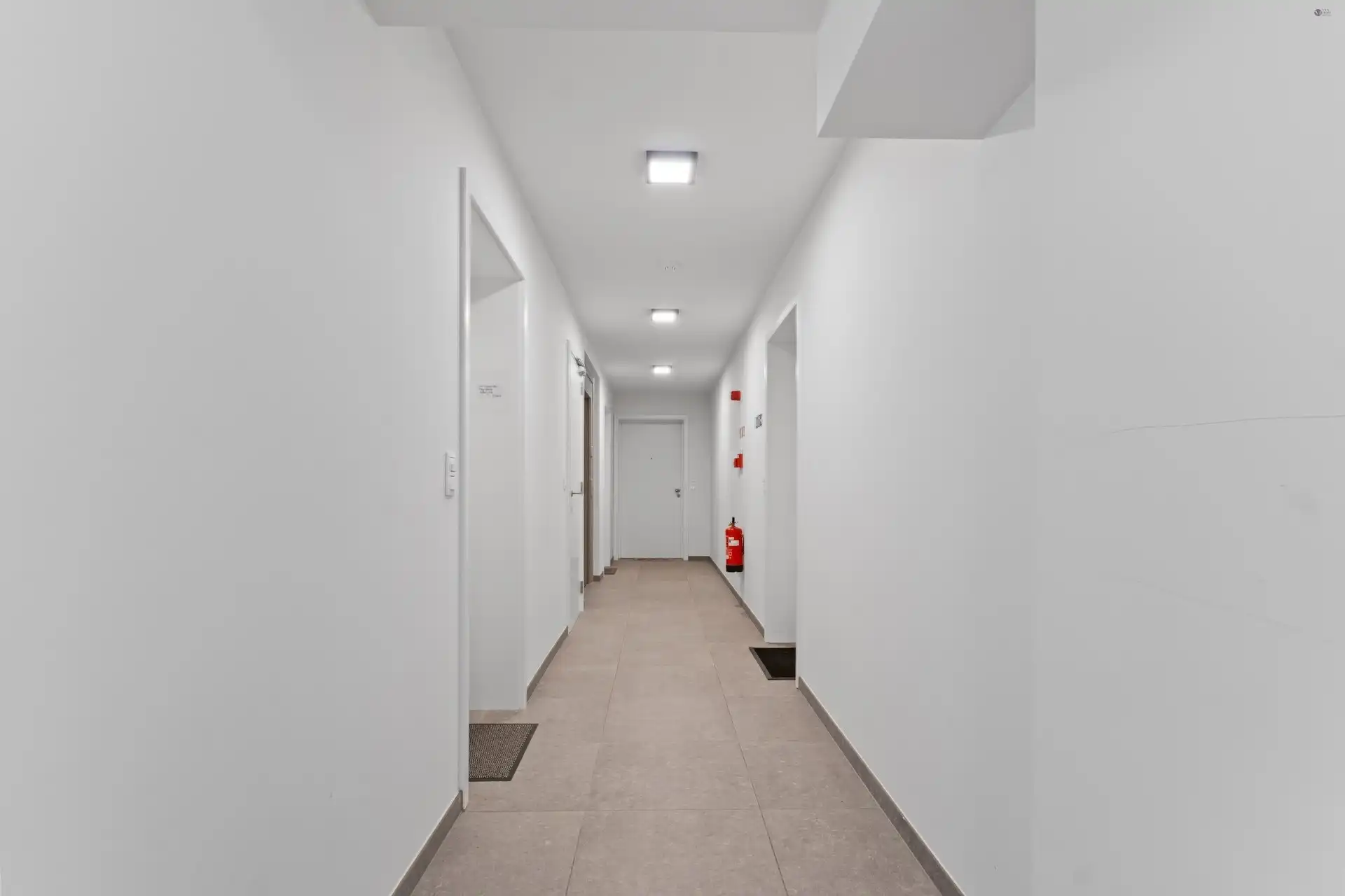 Luxueus afgewerkt gelijkvloers appartement te centrum Stekene foto 26