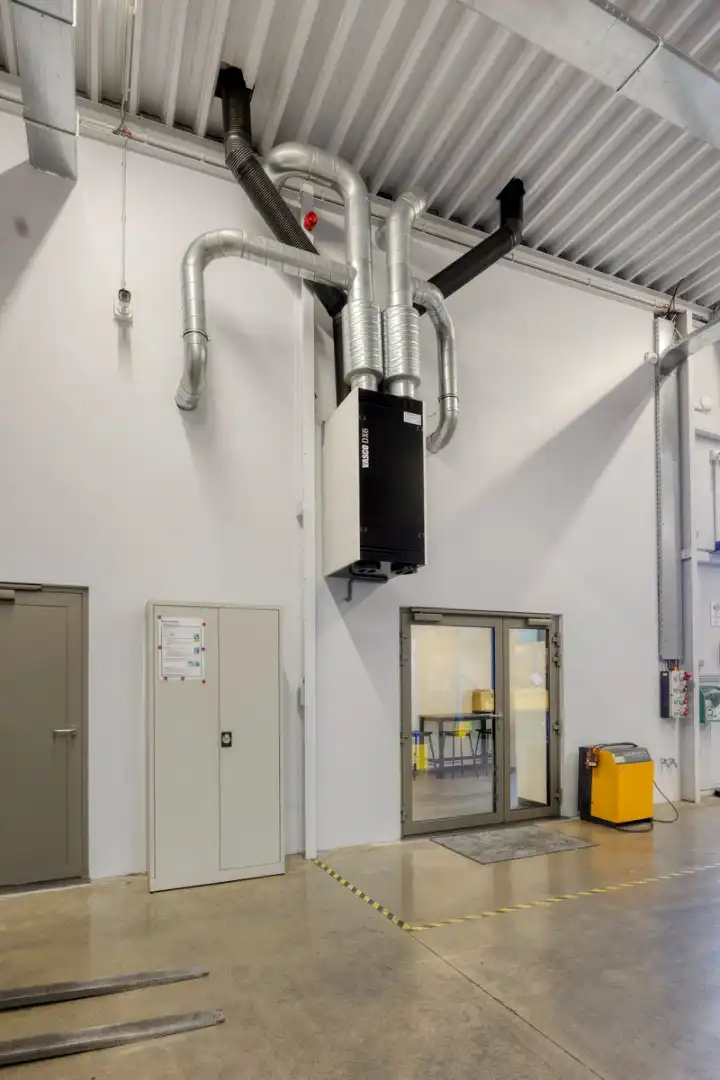 Grondig gerenoveerd KMO gebouw met magazijn en kantoorruimtes in Heverlee op een perceel van 11a19ca! – EPC -22,65 kWh/m² foto 16