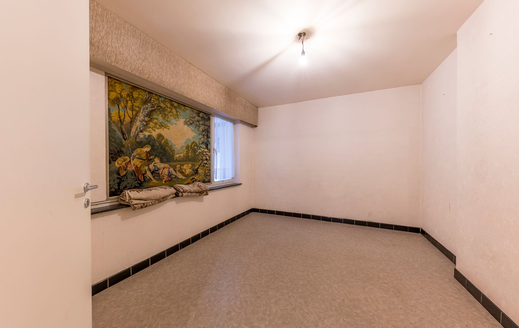 TE KOOP: Te renoveren gezinswoning met ruime tuin in Opglabbeek (Oudsbergen) foto 9