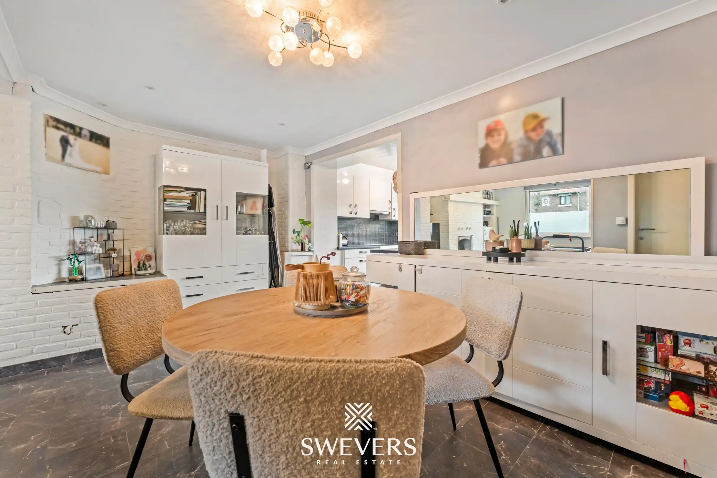 Instapklare gezinswoning met privacy en ideale ligging in Genk foto 8