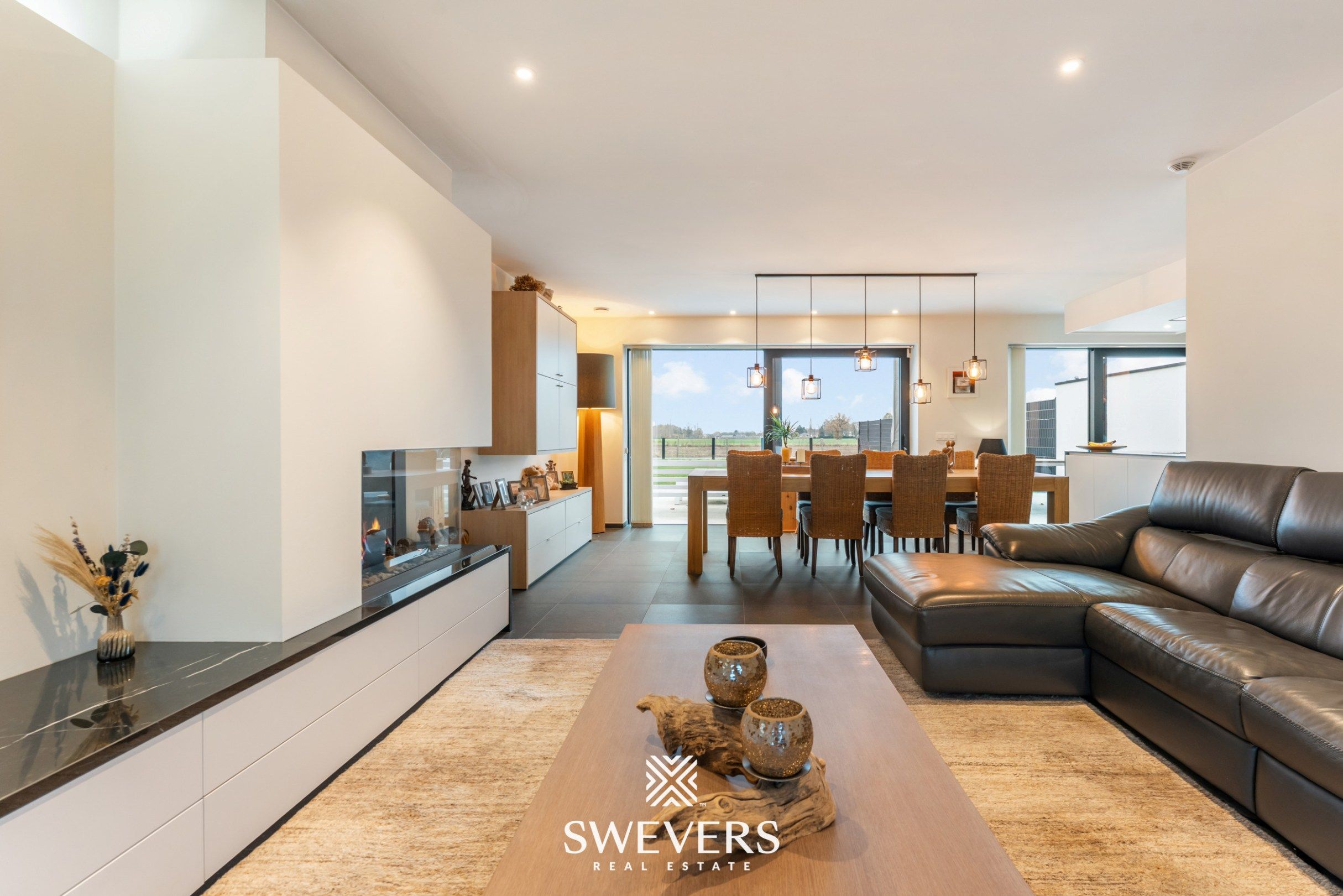 Instapklare gezinswoning met 3 slpks en ruime tuin foto 2