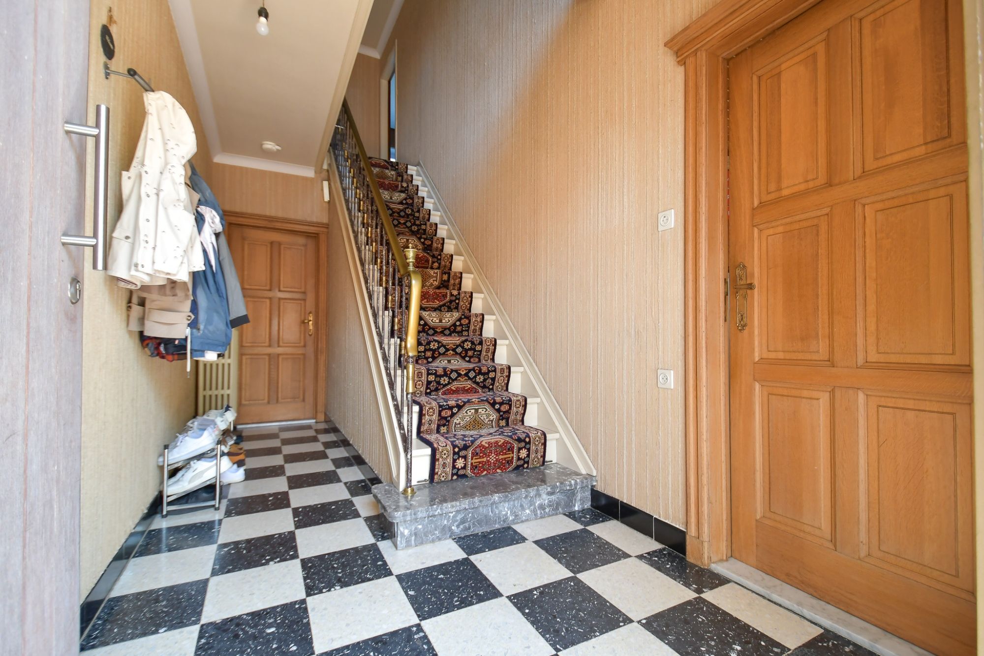 | BEZOEKMOMENT 14/06 van 12u - 14u | STATIGE en ruime woning in het centrum van Oedelem op 1076m² foto 9