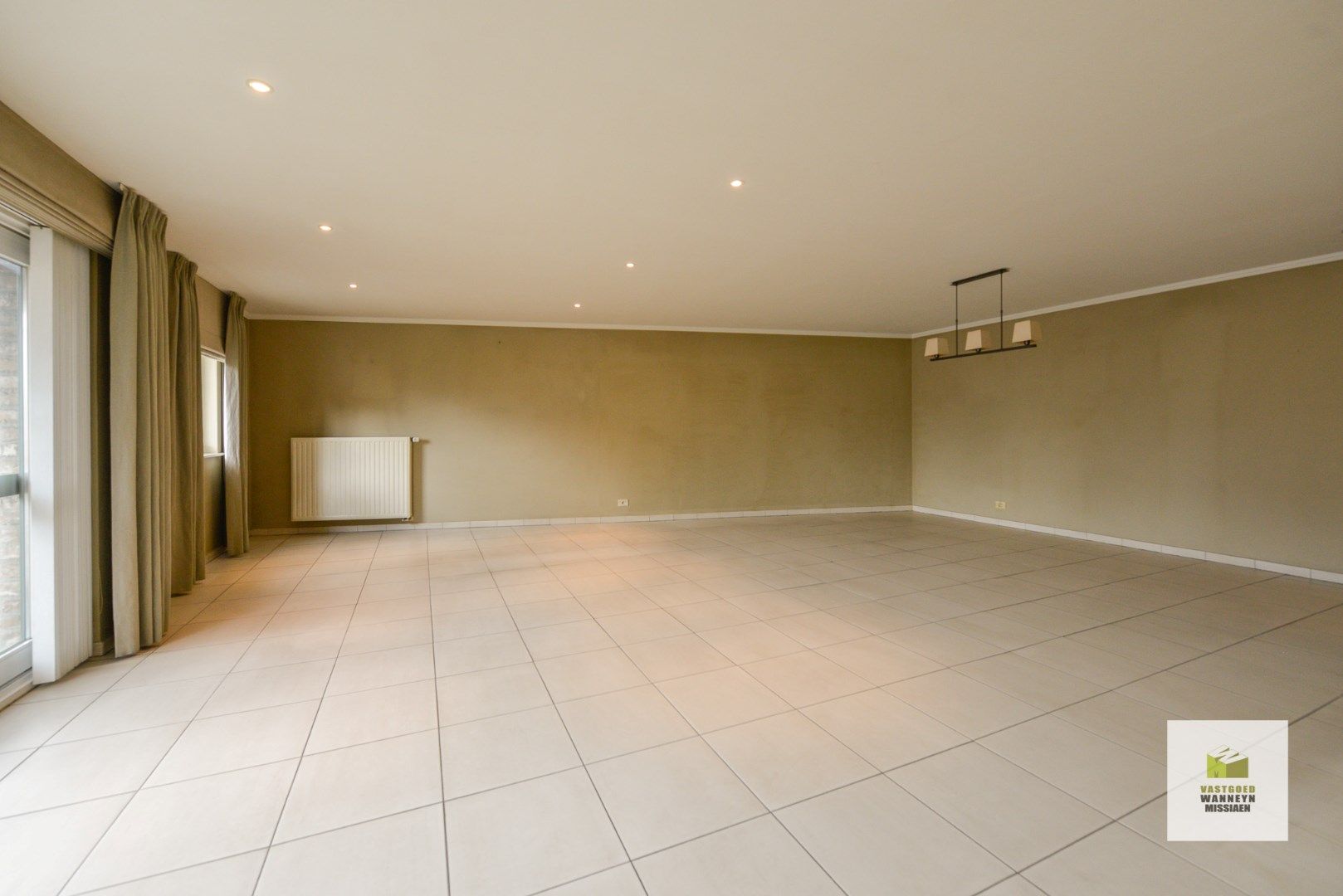 Ruim appartement met 2 slaapkamers, terras en garage in centrum Wingene foto 4