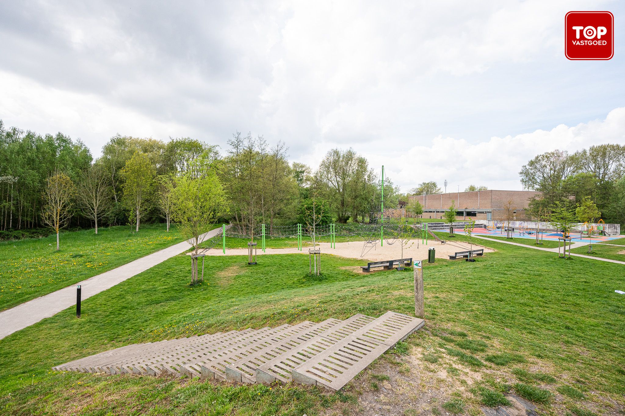 Exclusieve gezinswoning met een prachtige tuin, vijver en bureauruimte in groen Gentbrugge foto 29