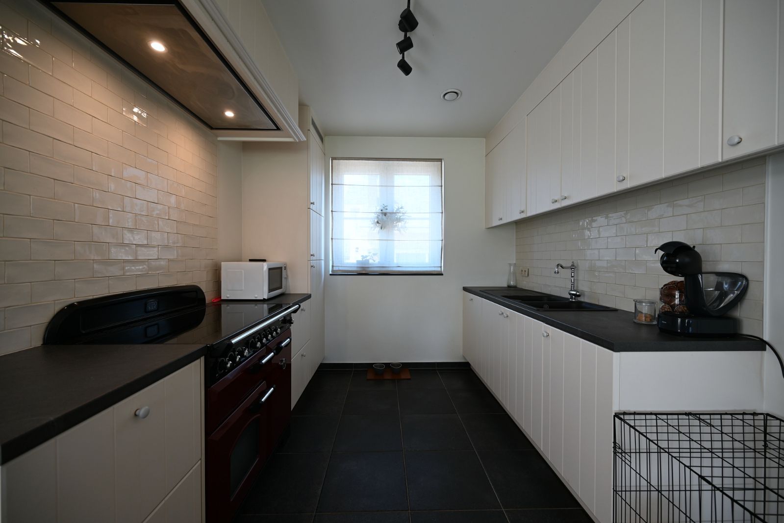 Gezinsvriendelijke Woning met Open Keuken, Tuin parkeerplaats en Garage foto 7
