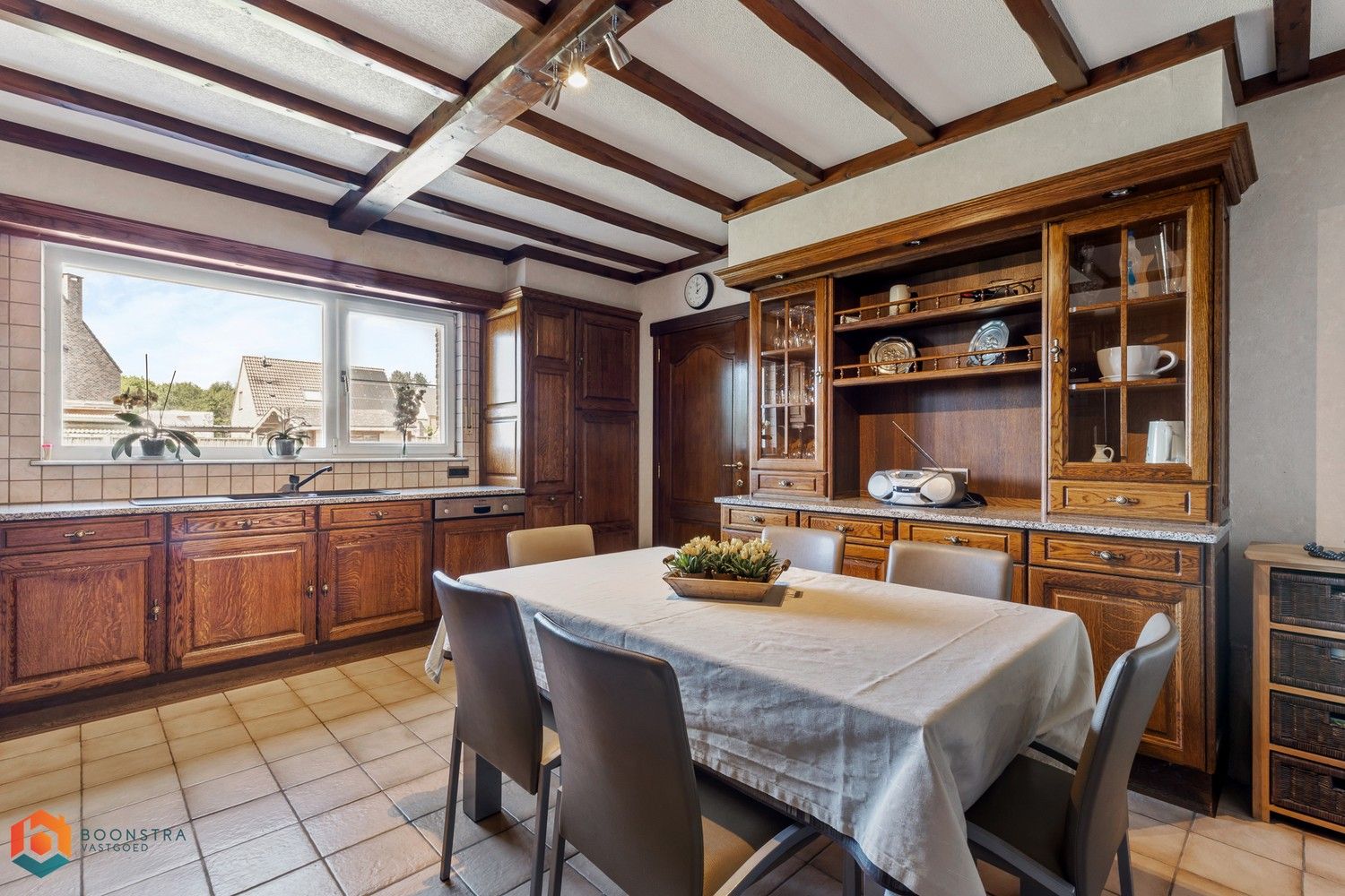 Zeer verzorgde instapklare woning met 4 slpkrs en leuke tuin (800m²) foto 9