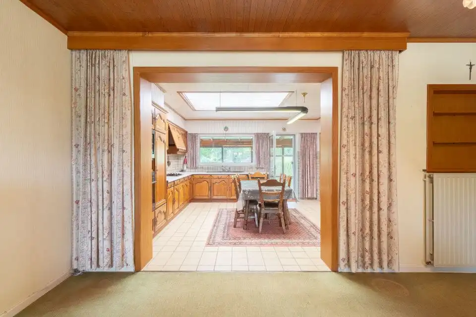 Halfopen gezinswoning met grote tuin in groene omgeving foto 4