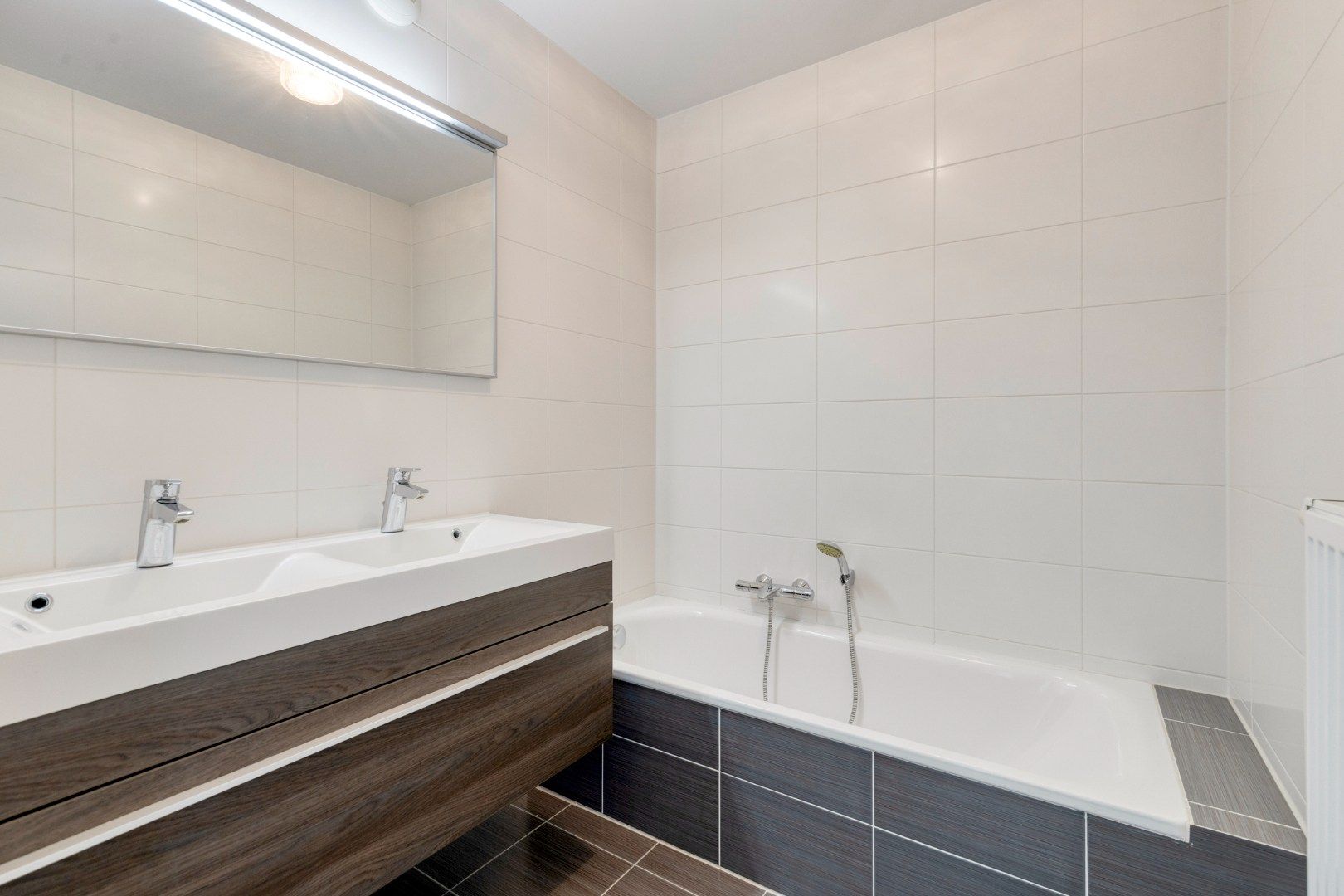 Mooi recent appartement met groot terras en garage! foto 10