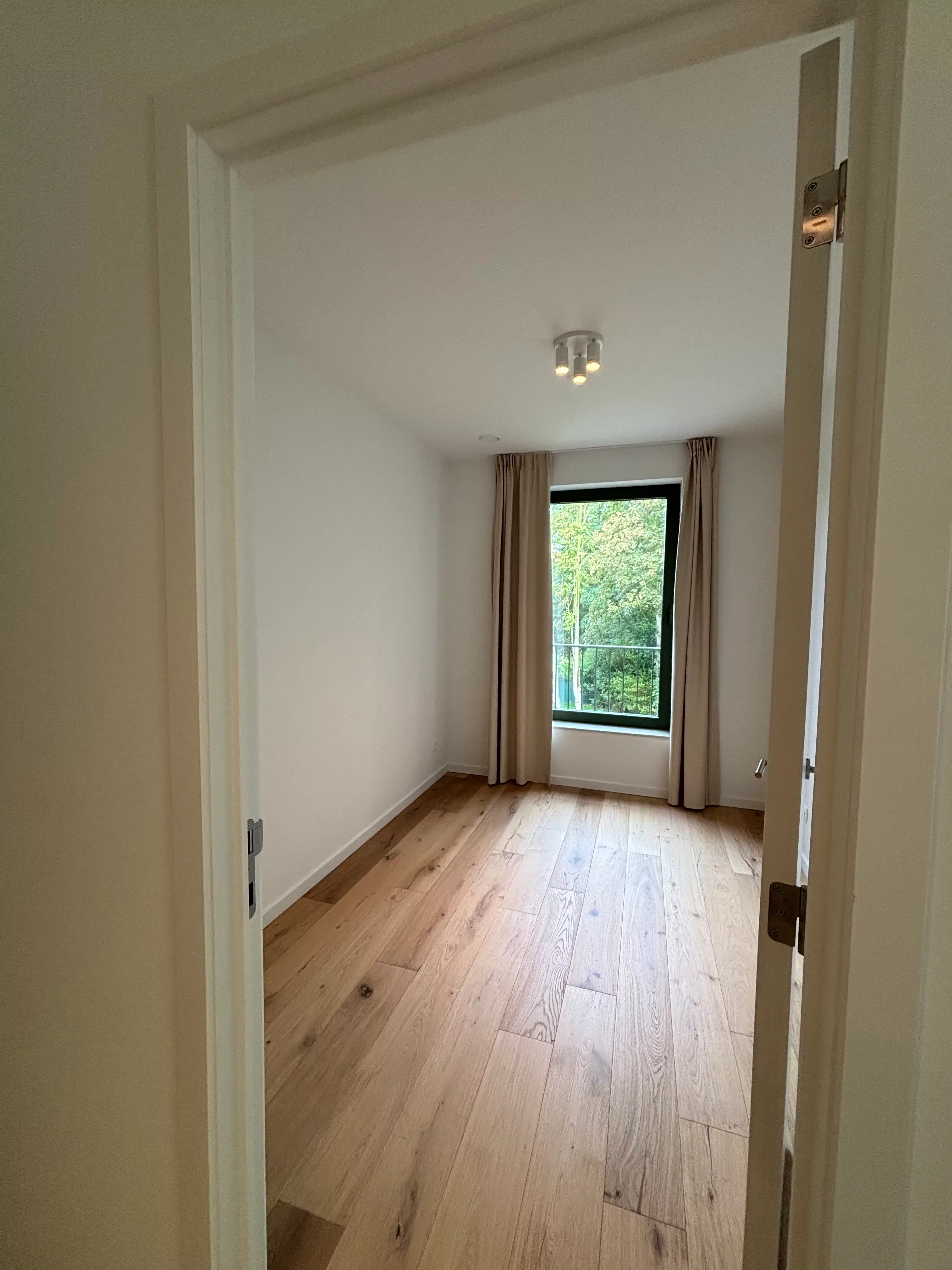LUXUEUS NIEUWBOUWAPPARTEMENT MET SLAAPKAMER, BUREAU EN RUIM TERRAS foto 15