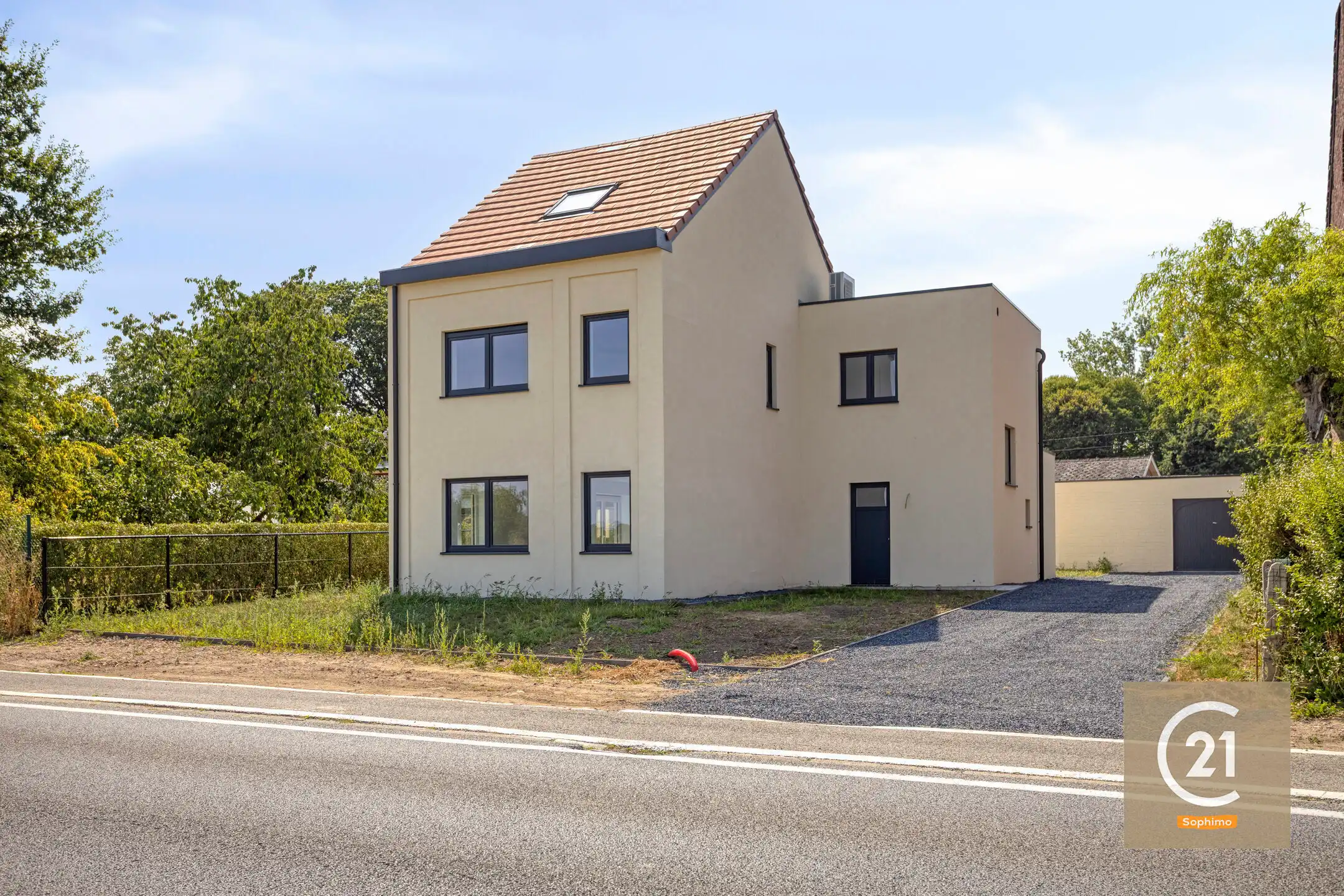 Ruime gerenoveerde woning (230 m²) nabij Gouden Kruispunt foto {{pictureIndex}}