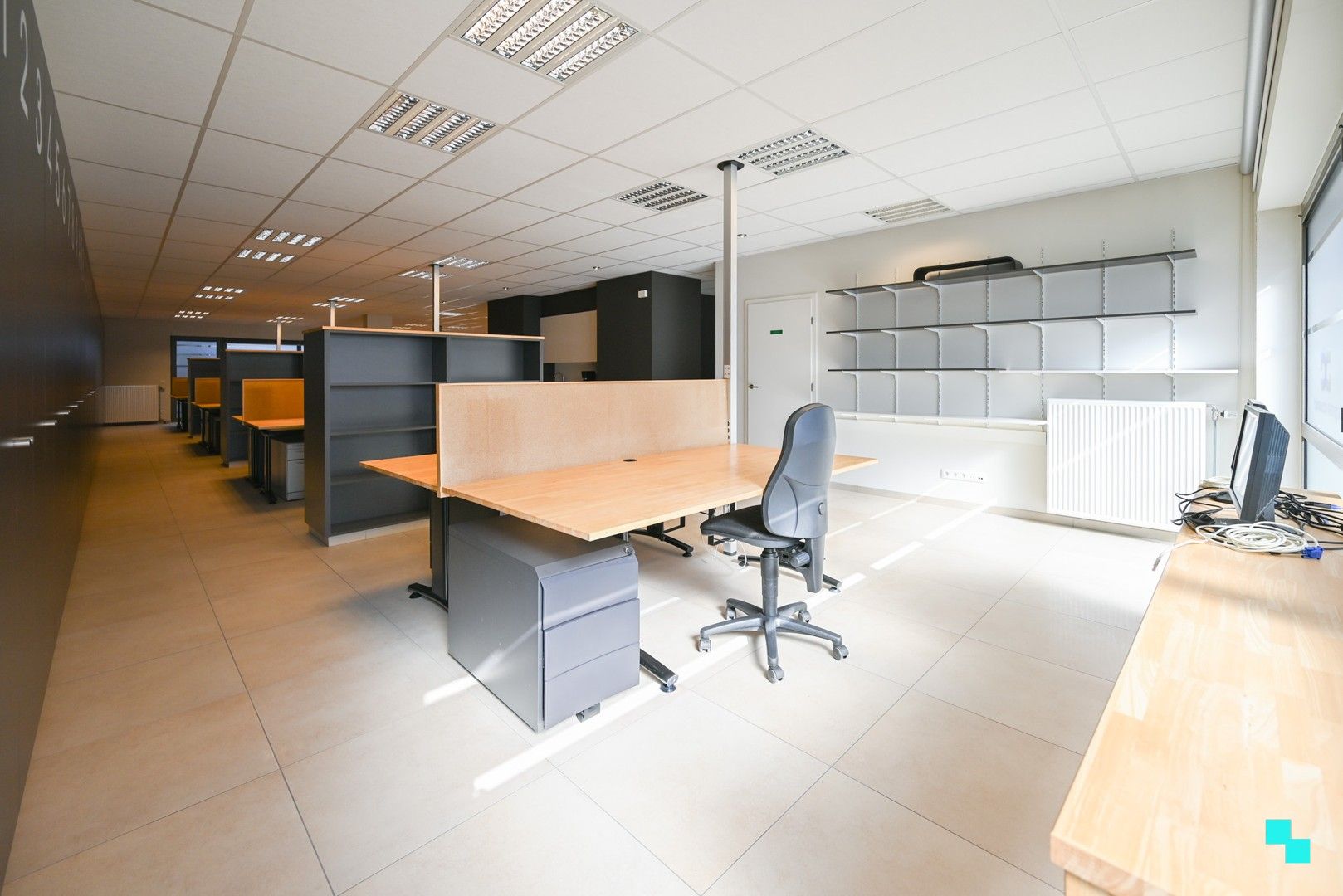 Uiterst commercieel en vlot bereikbaar handelspand (340 m²) te Izegem foto 9