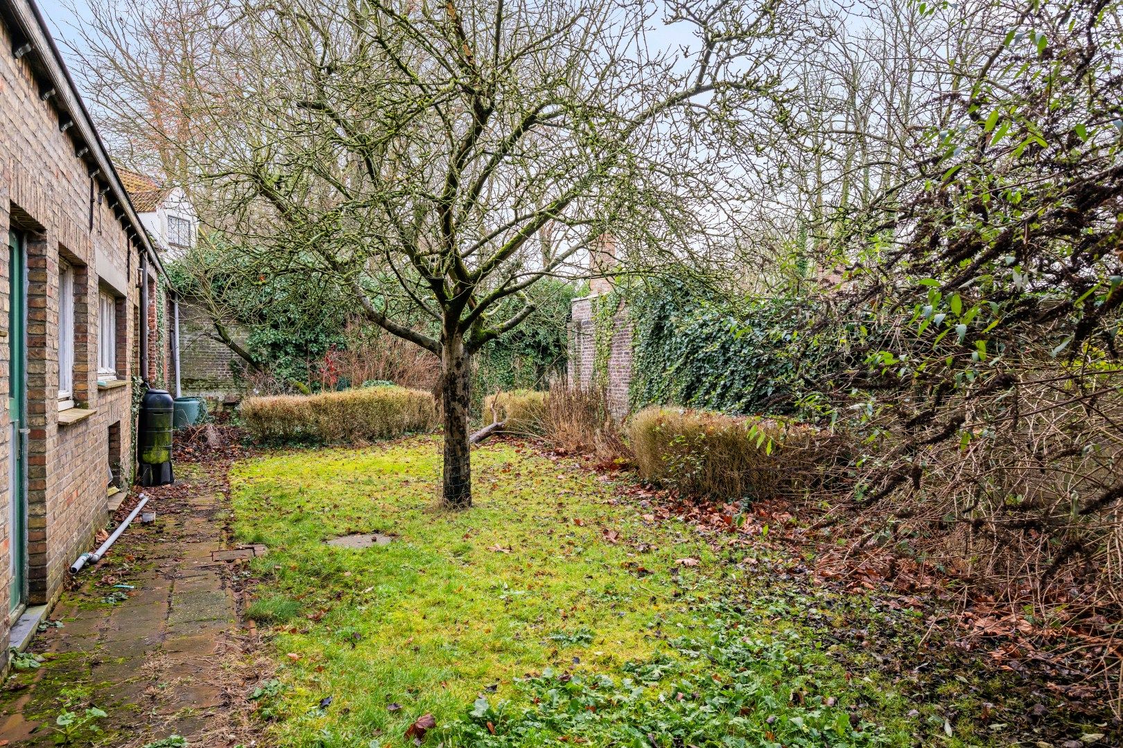 Unieke en idyllische hoekwoning nabij Minnewaterpark en historisch Brugge foto 11