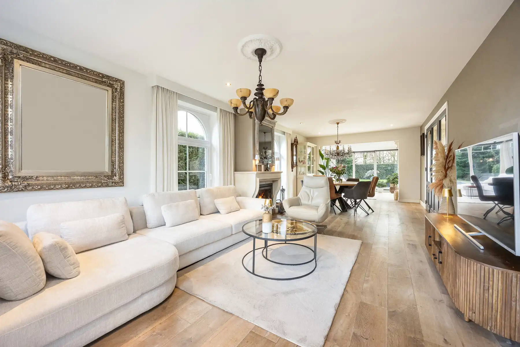 Laagbouwwoning op ca 729 m². foto 3