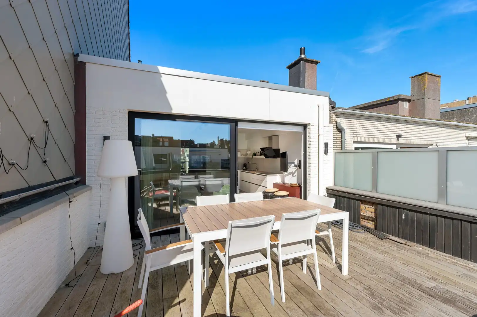 Appartement met schitterend zonneterras en zijdelings zeezicht vlakbij het Driehoeksplein in het Zoute. foto 12