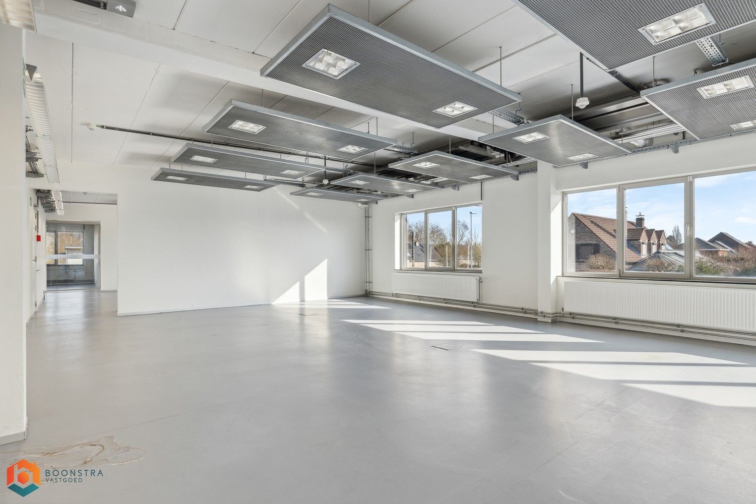 Veelzijdig kantoorgebouw met ruime parking op 2433 m² foto 14