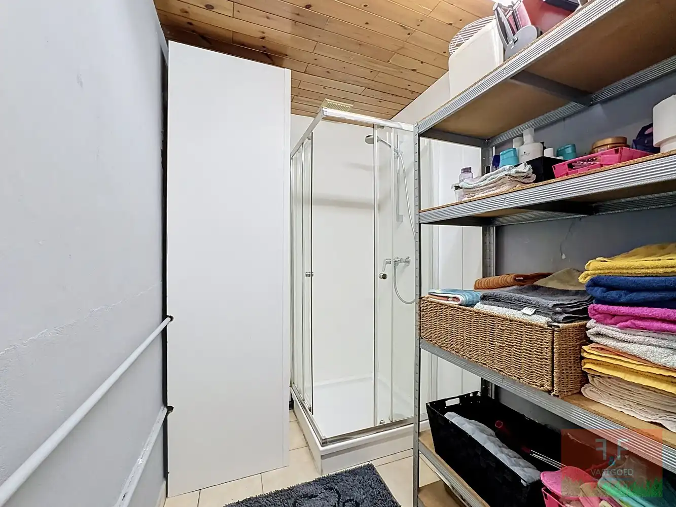 Halfopen bebouwing met 5 slaapkamers, ruime garage en grote tuin te Bavegem foto 13