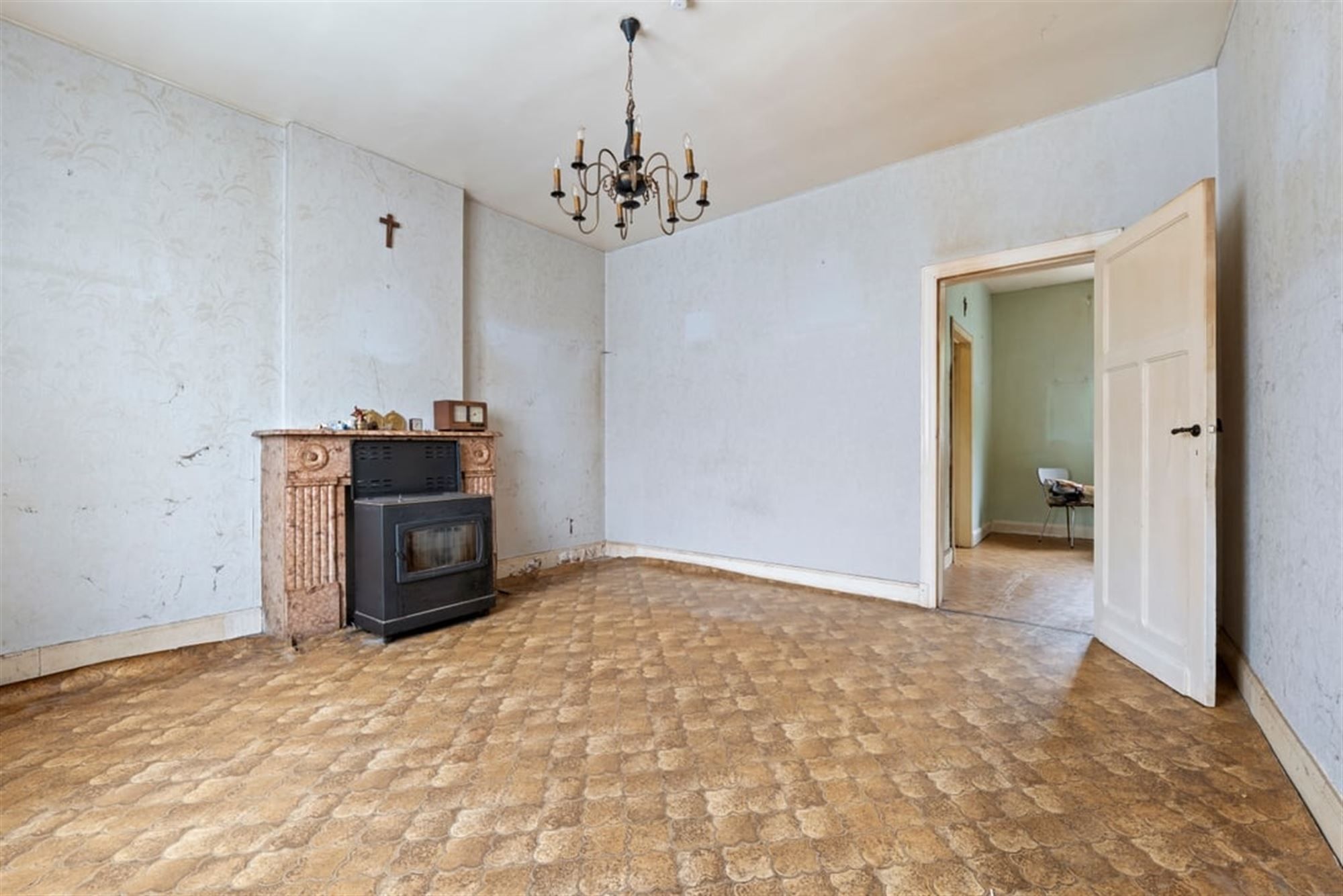 TE RENOVEREN GEZINSWONING MET LOODS IN HET LANDELIJKE GINGELOM  foto 11