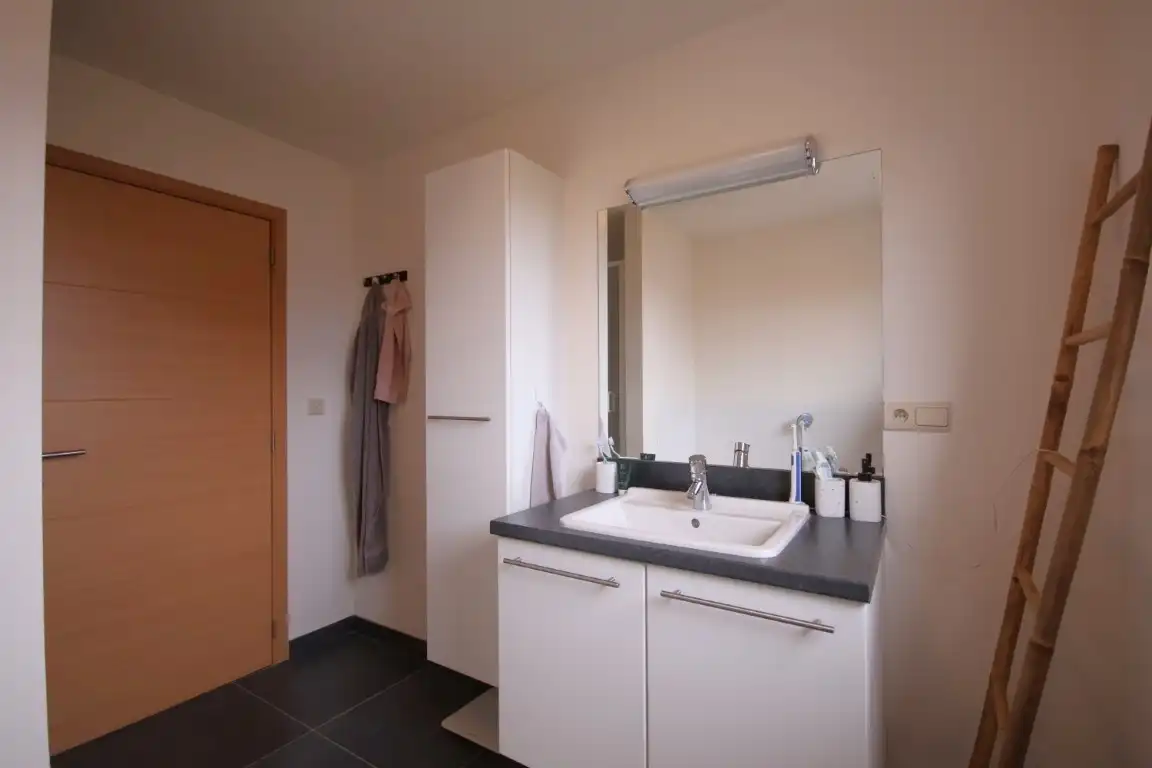 Rustig gelegen duplex appartement, met garage en extra staanplaats op wandelafstand van het centrum van Sint-Truiden. foto 23