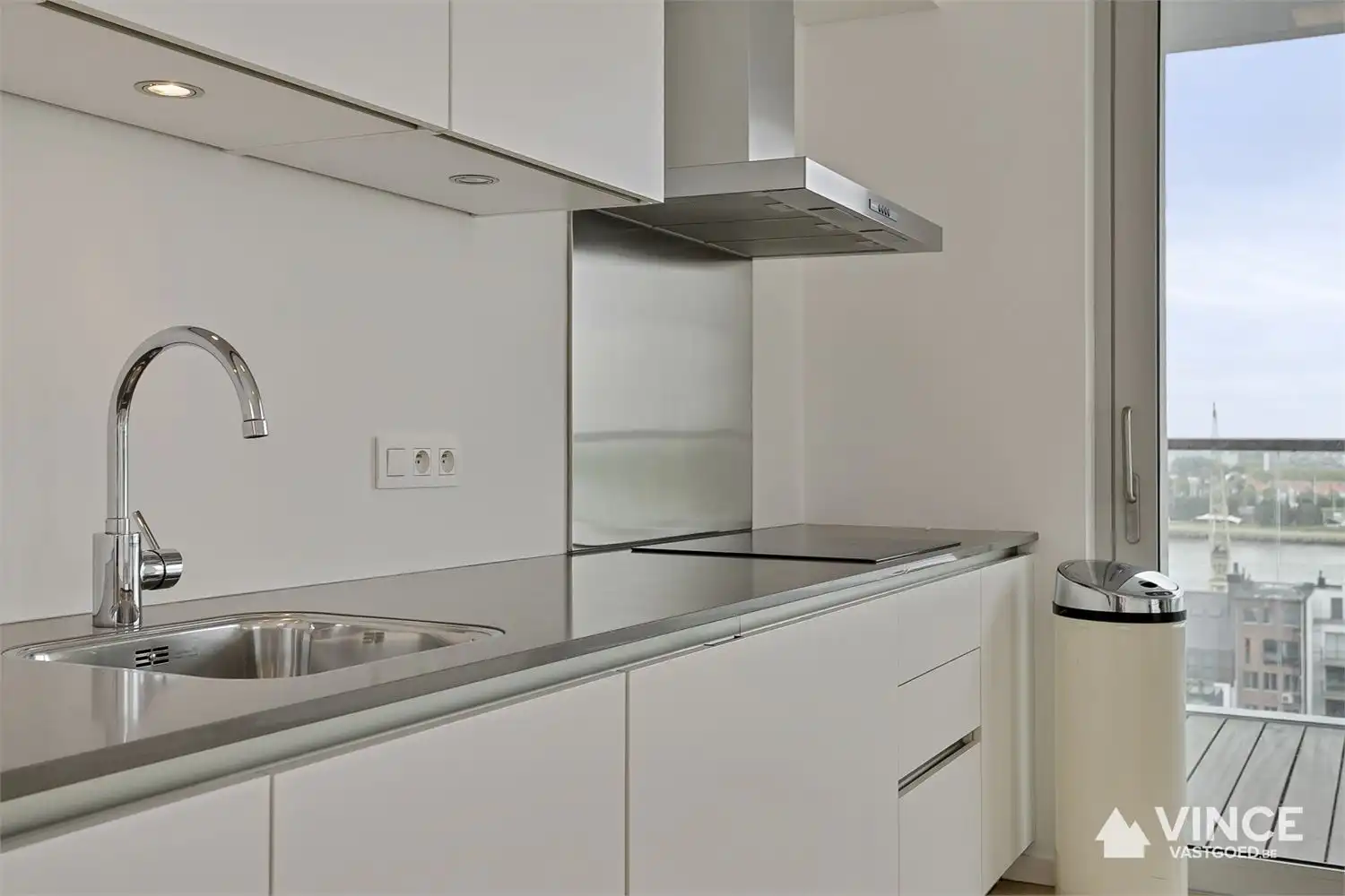 Modern appartement met twee slaapkamers en garage te huur aan het Kattendijkdok in Antwerpen foto 6