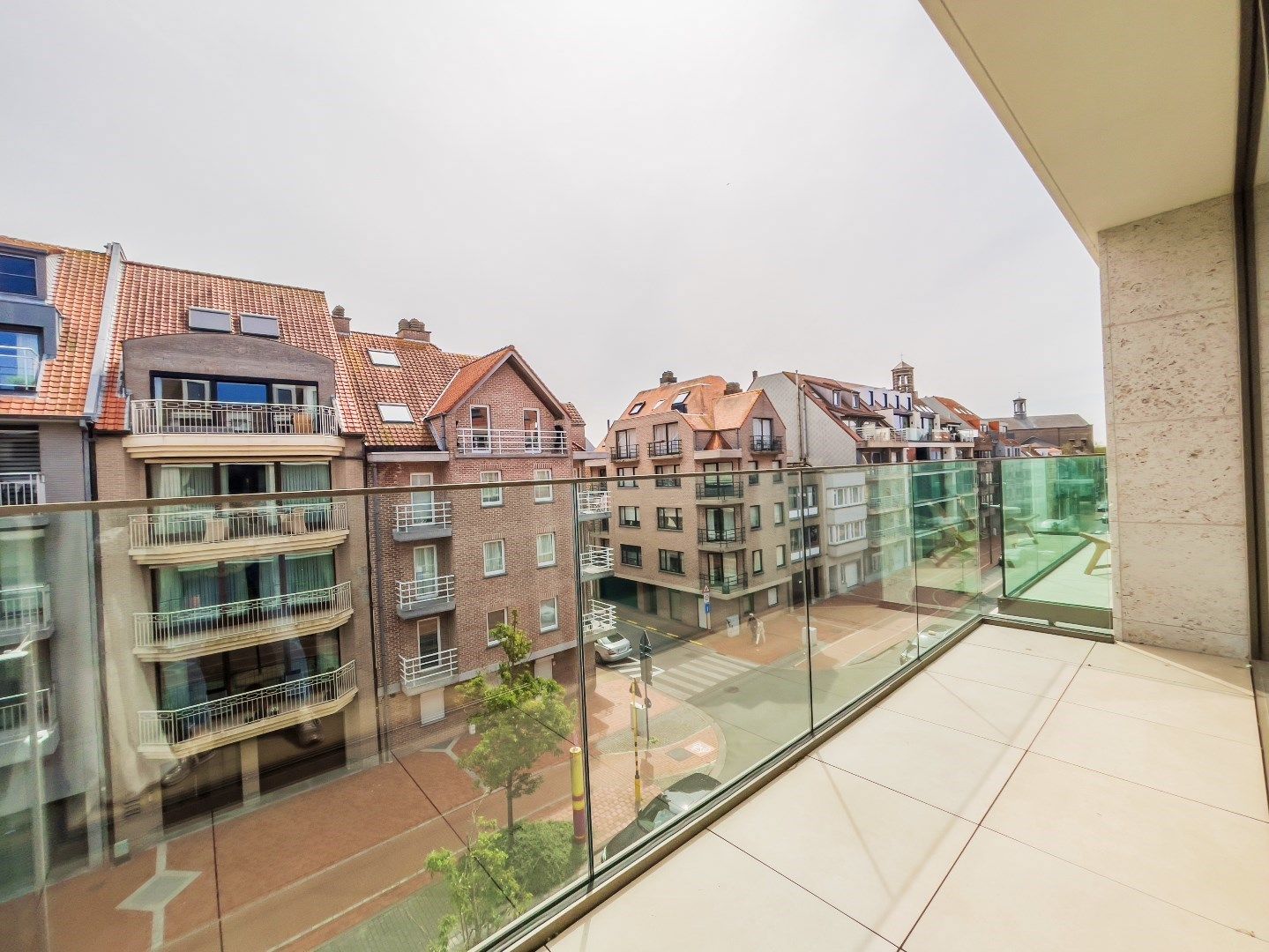 Nieuw appartement gelegen in het centrum van Knokke ( P. Parmentierlaan). Parking te koop foto 3