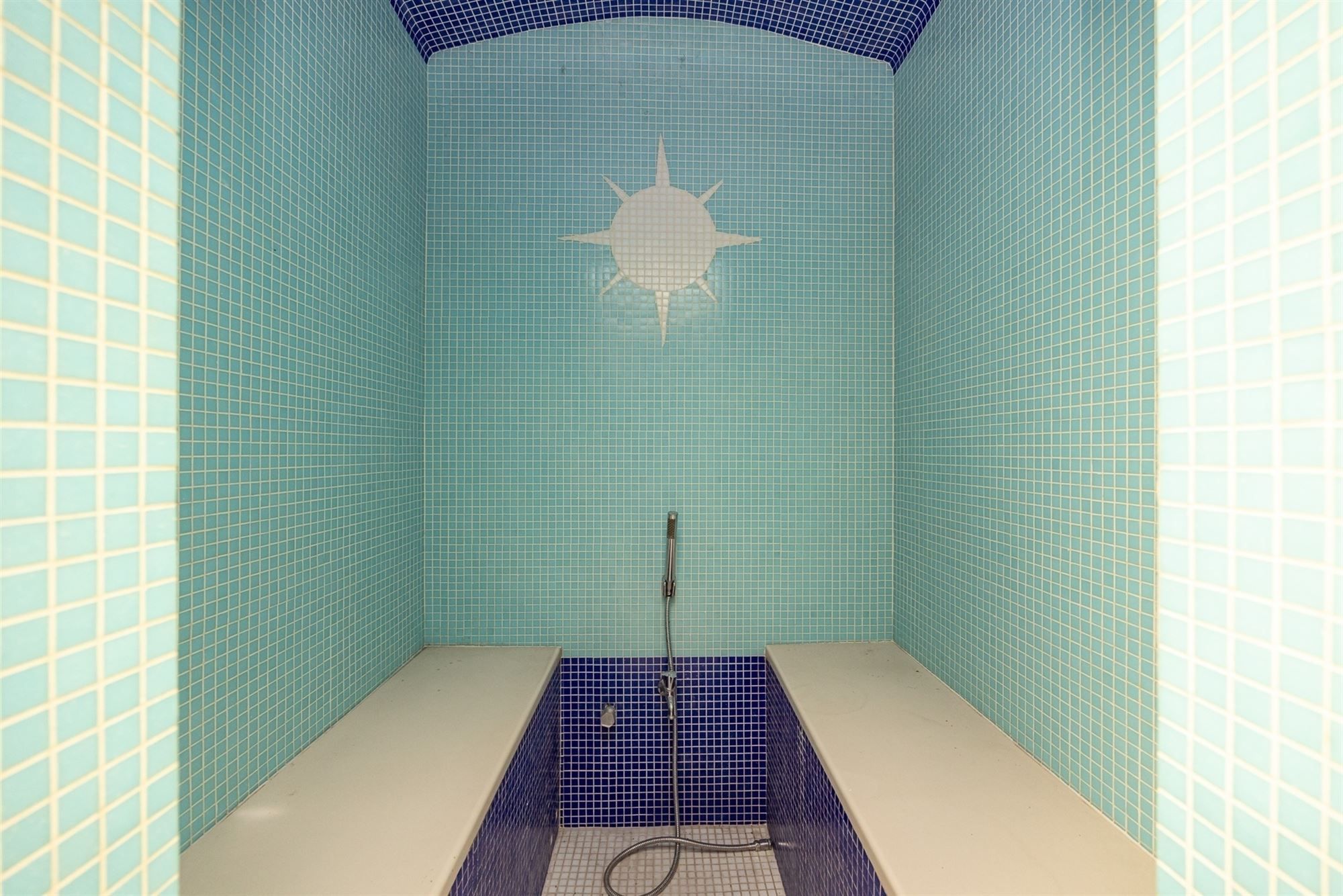 Ruime moderne woning met royale tuin  foto 26