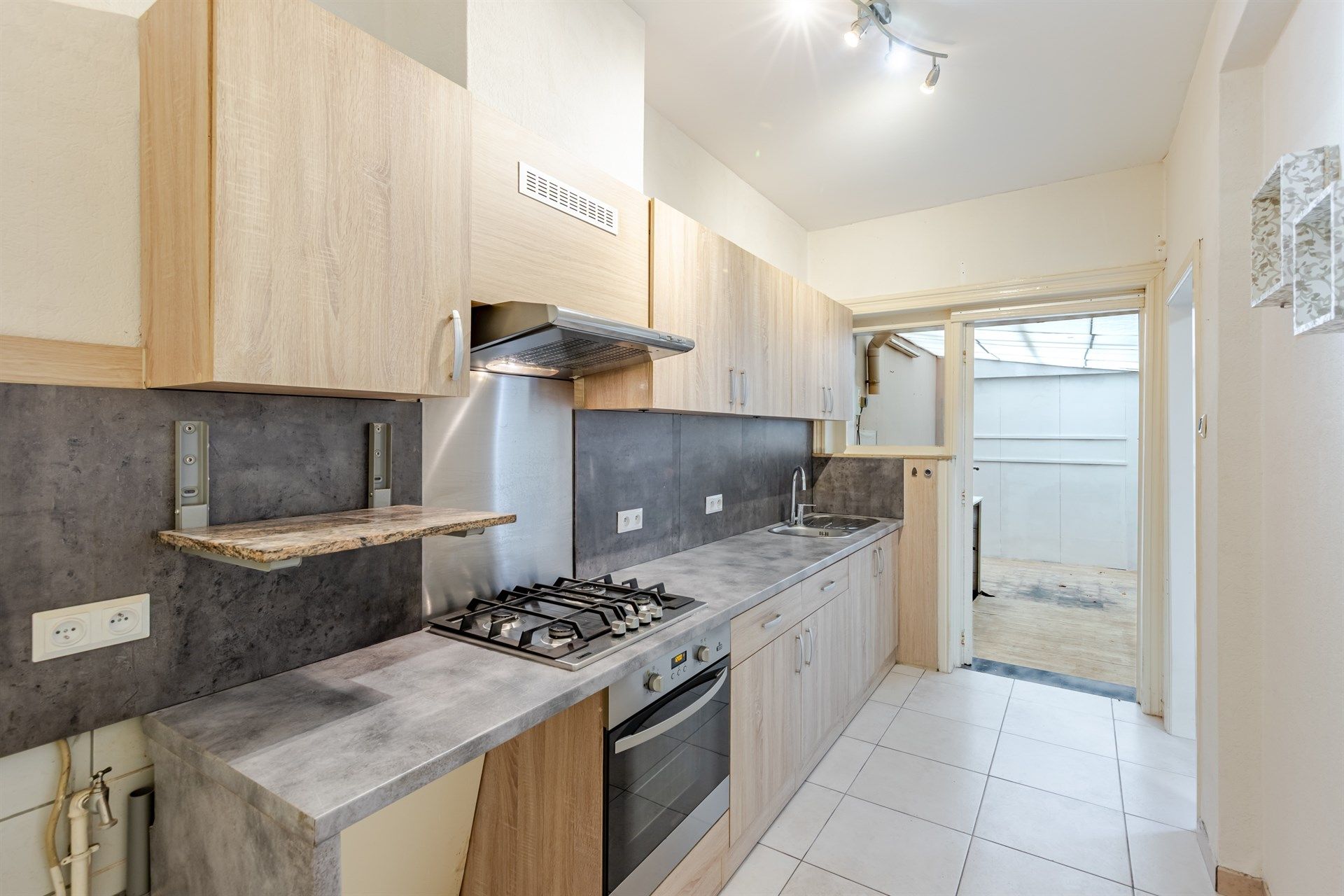 Op te frissen woning met twee slaapkamers en garage te Hofstade foto 8